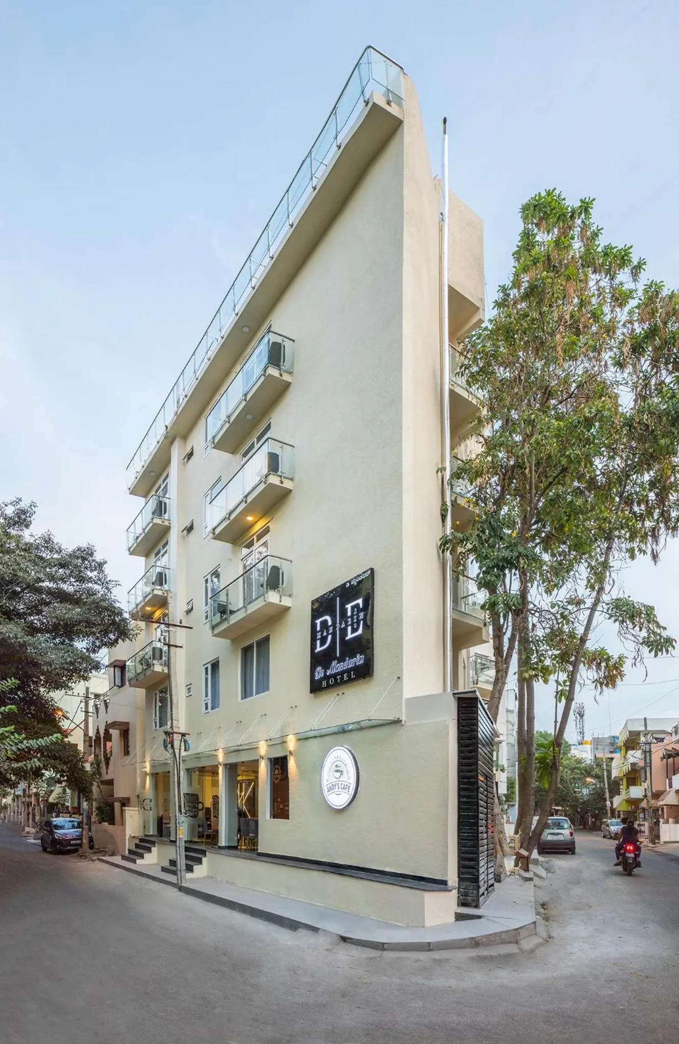 Property building in De Mandarin