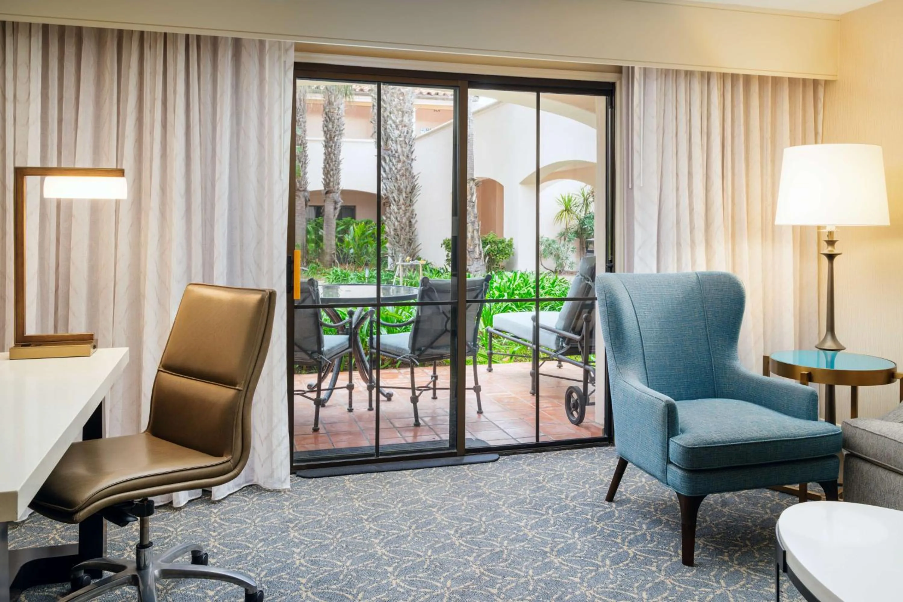 Living room in Hilton Santa Barbara Beachfront Resort