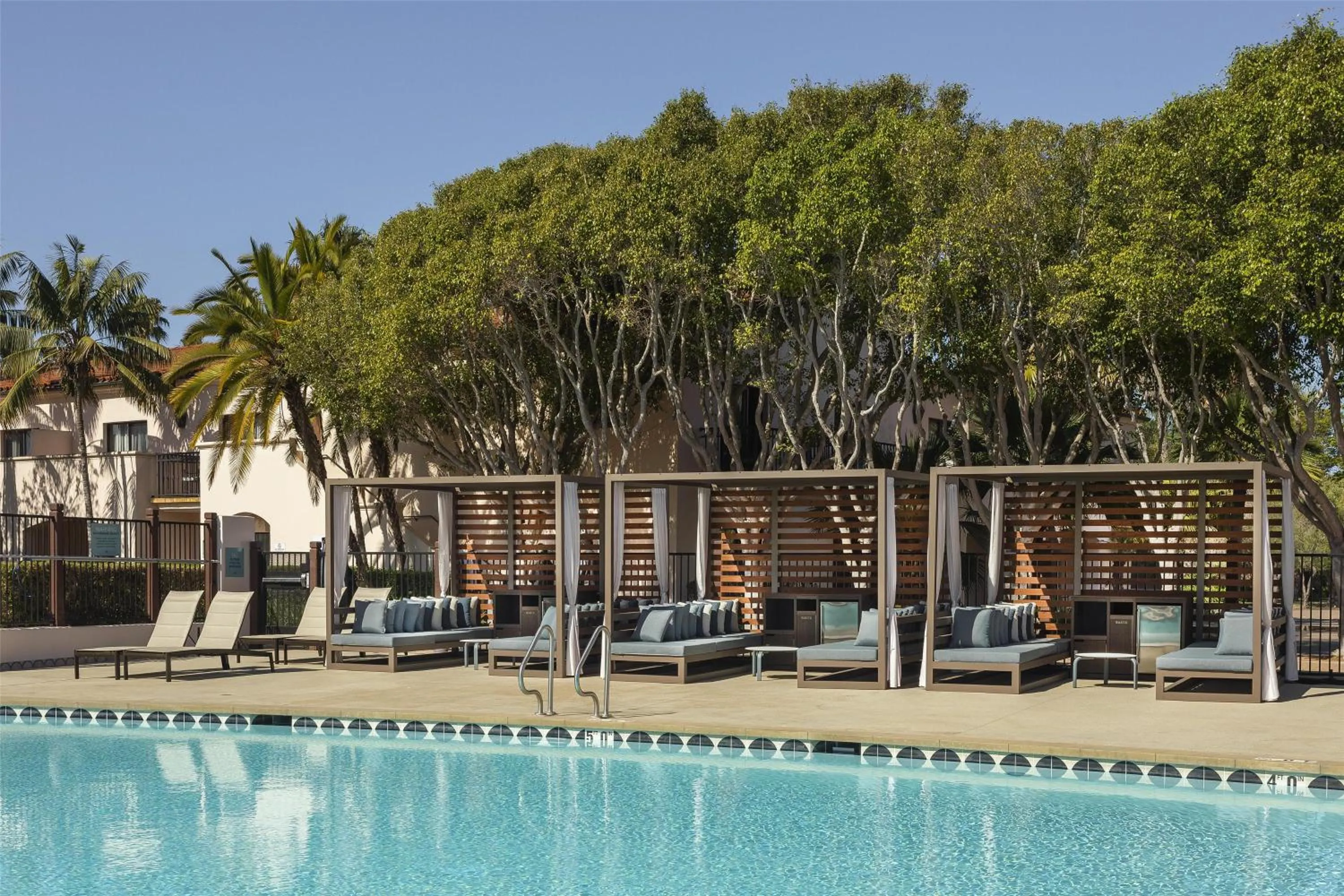 Pool view in Hilton Santa Barbara Beachfront Resort