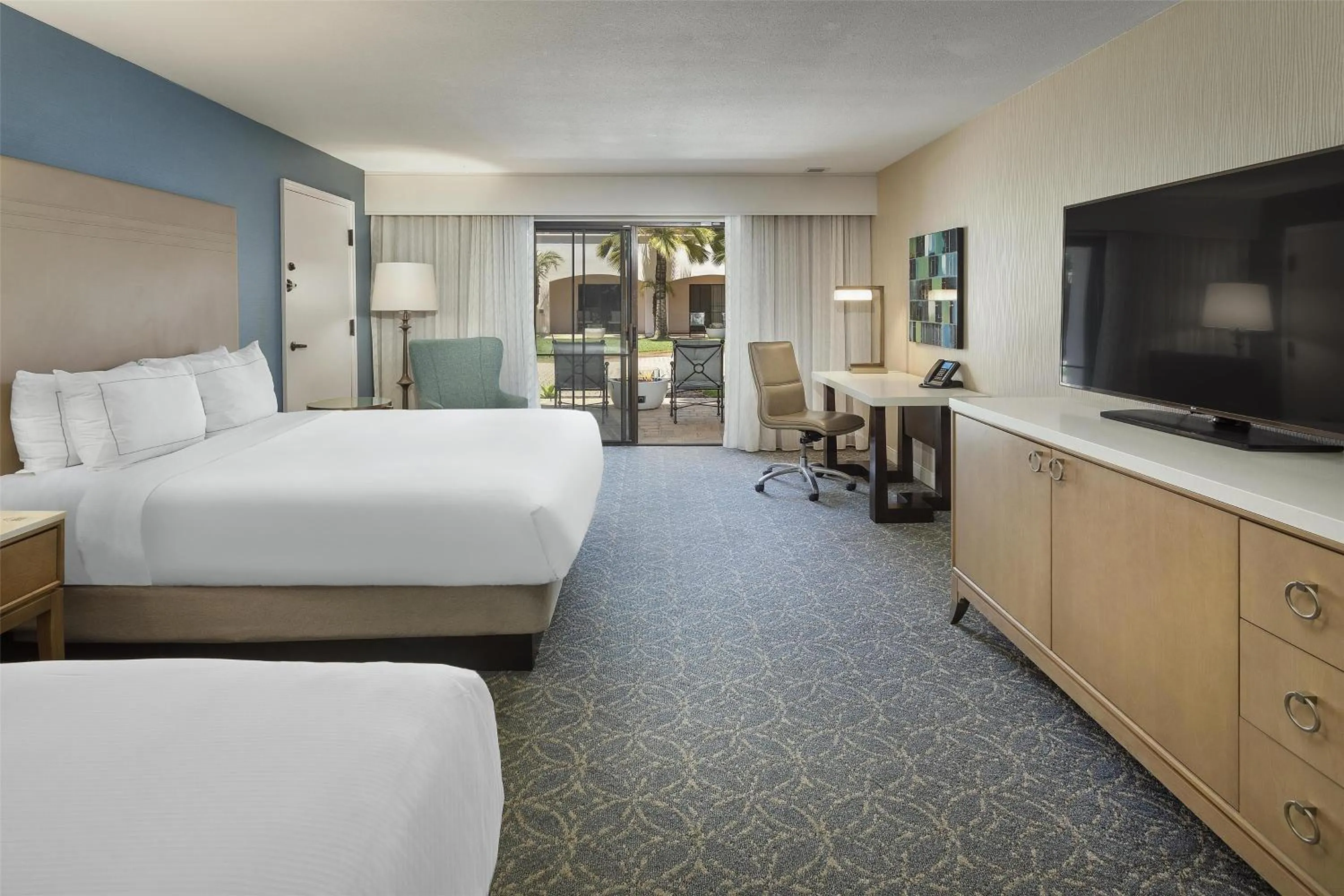 Bed in Hilton Santa Barbara Beachfront Resort