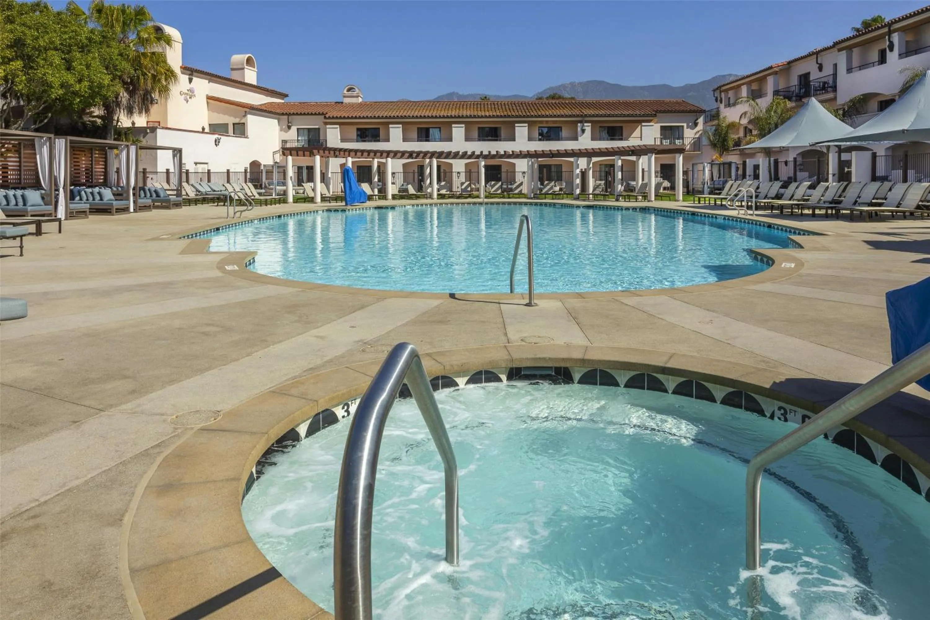 Pool view in Hilton Santa Barbara Beachfront Resort