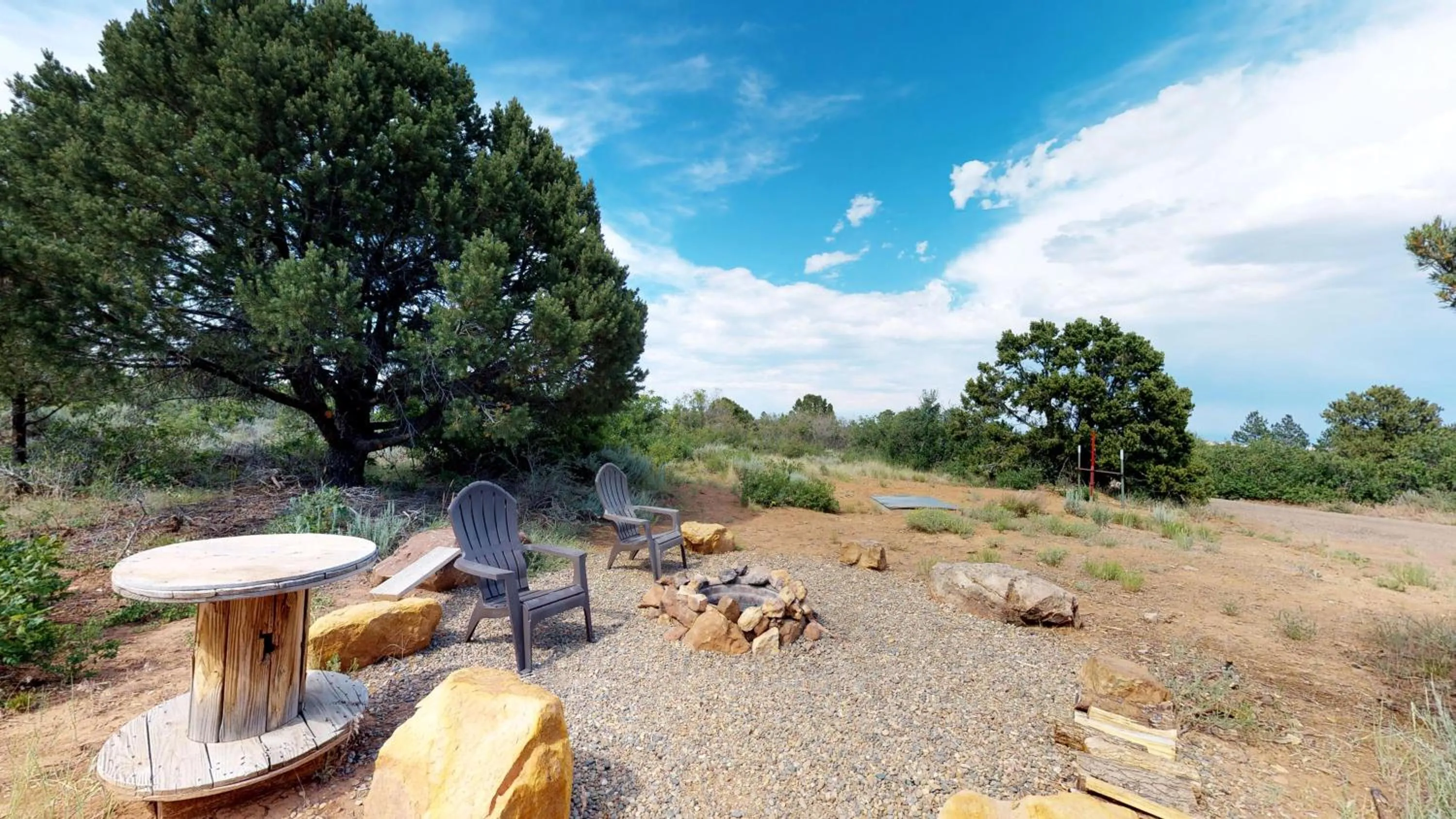 Area and facilities in White Pine Cabin by Canyonlands Lodging
