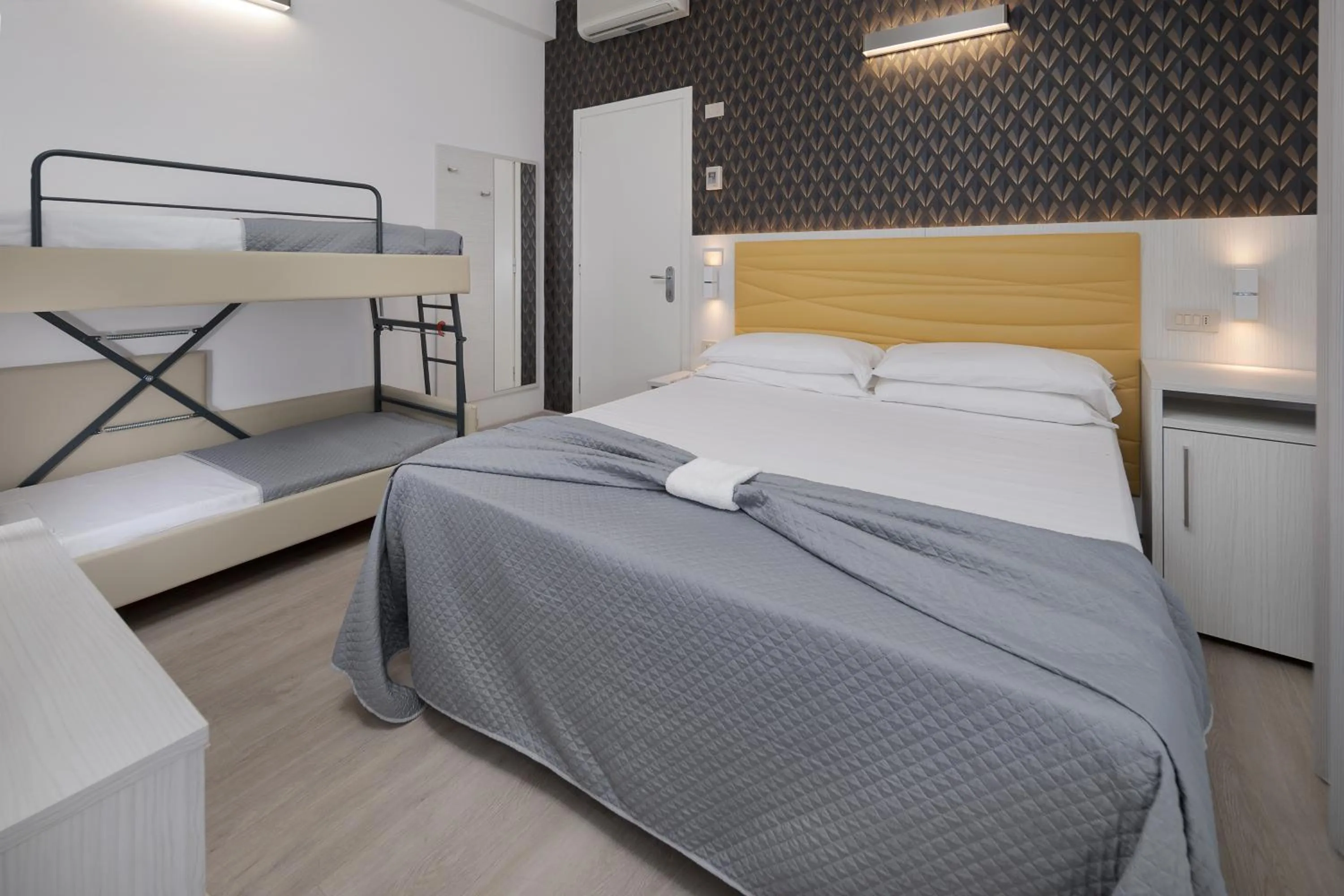 Bedroom, Bed in Hotel Eiffel