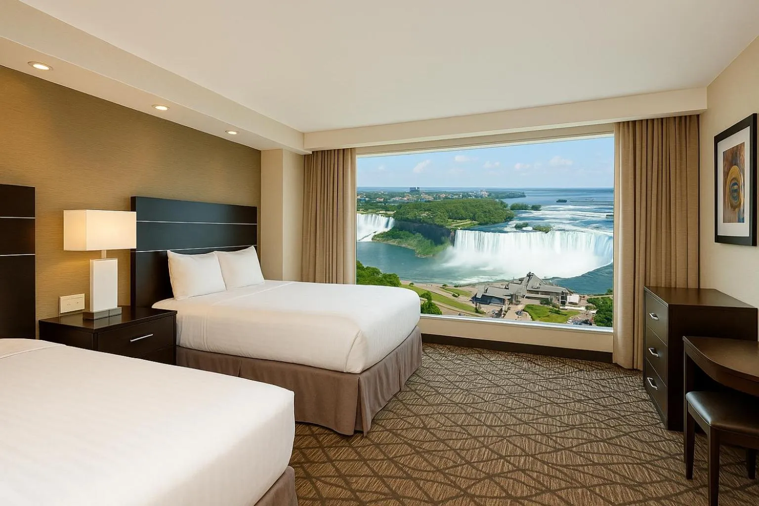 Bed in Embassy Suites by Hilton Niagara Falls/ Fallsview