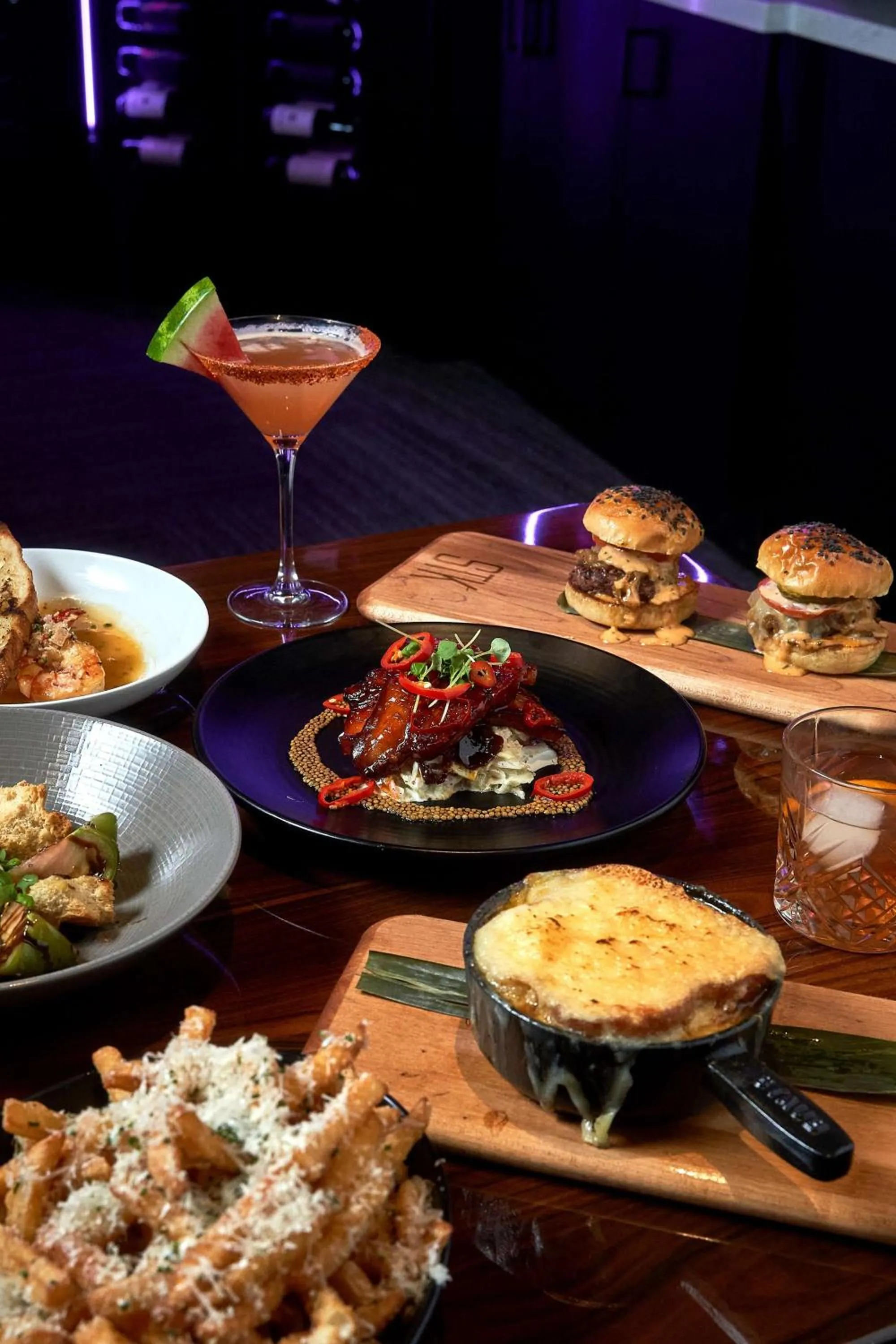 Restaurant/places to eat in Embassy Suites by Hilton Niagara Falls/ Fallsview