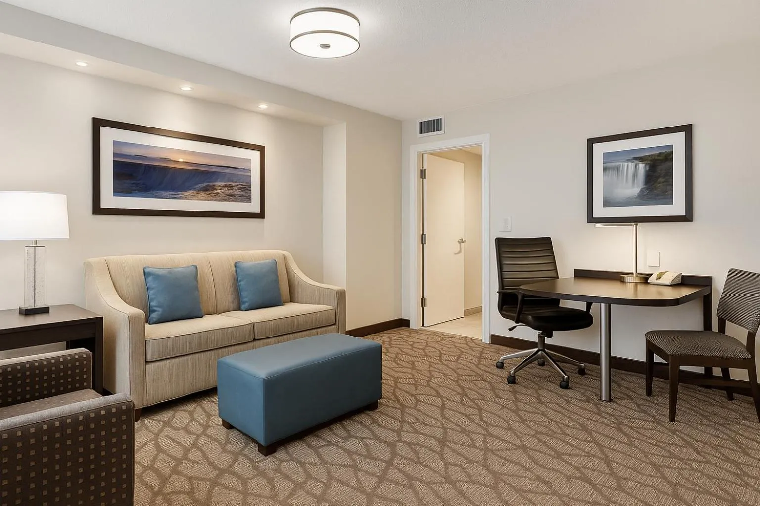 Living room in Embassy Suites by Hilton Niagara Falls/ Fallsview