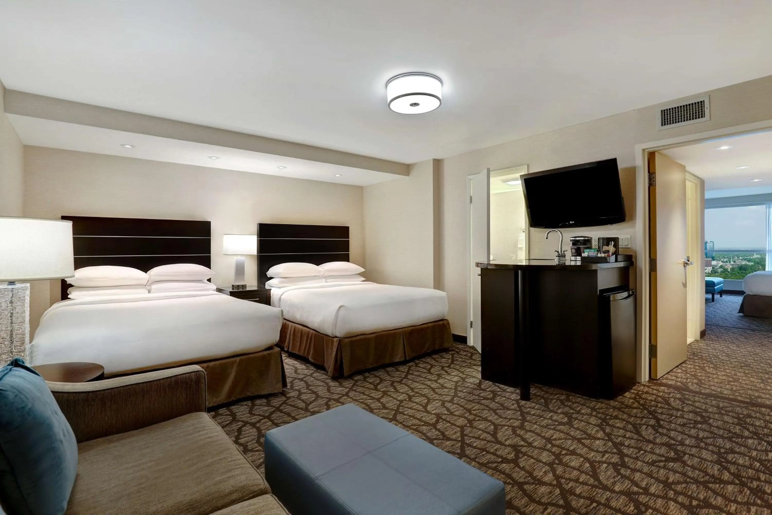 Bed in Embassy Suites by Hilton Niagara Falls/ Fallsview