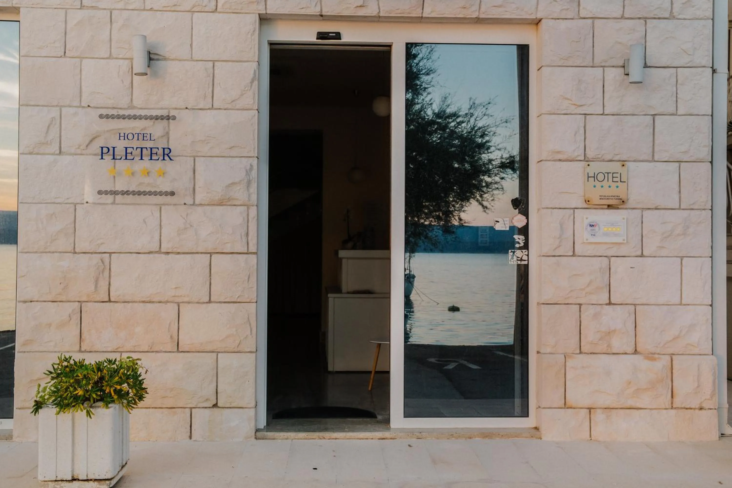 Facade/entrance in Hotel Pleter