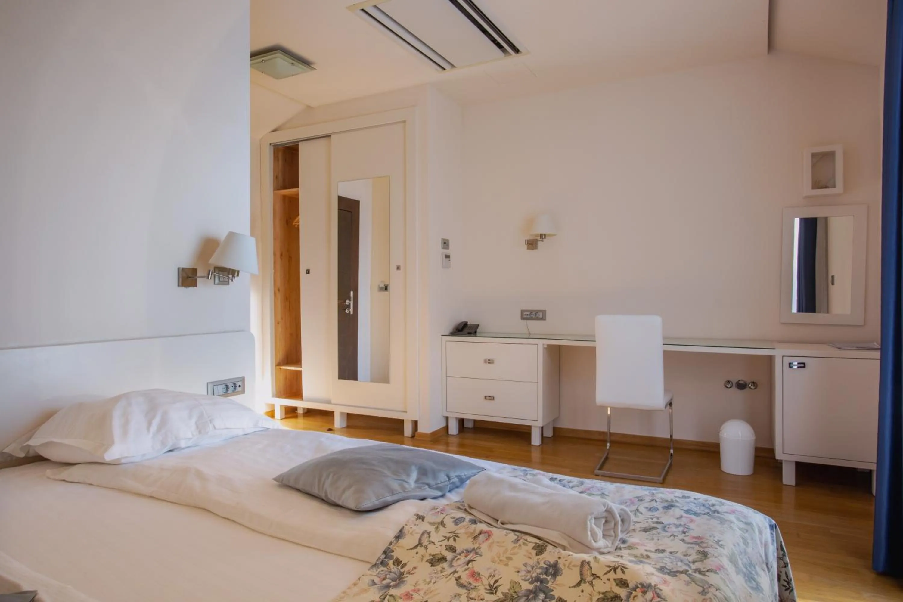 Photo of the whole room, Bed in Hotel Pleter