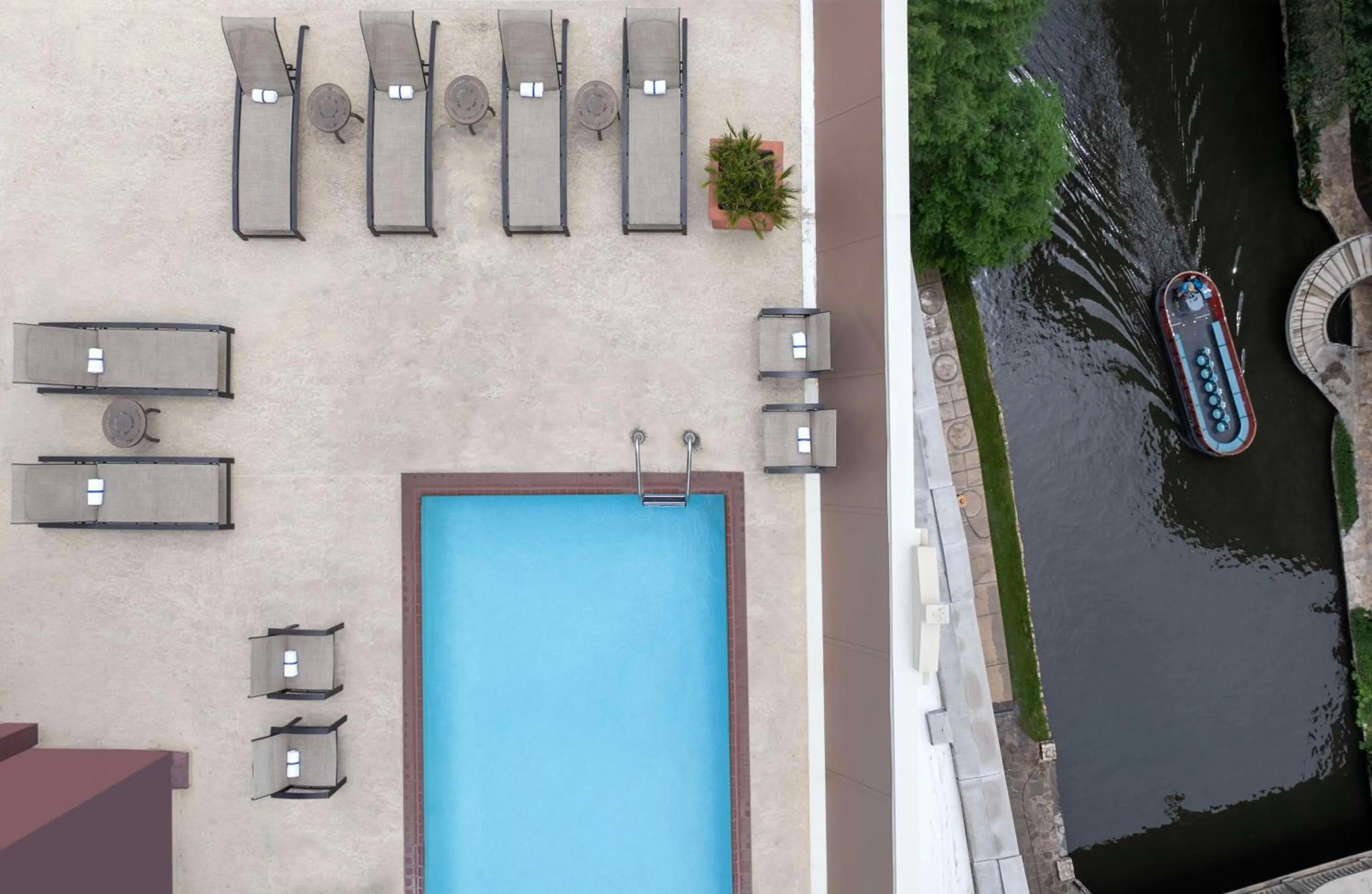 Pool view in Homewood Suites by Hilton San Antonio Riverwalk/Downtown