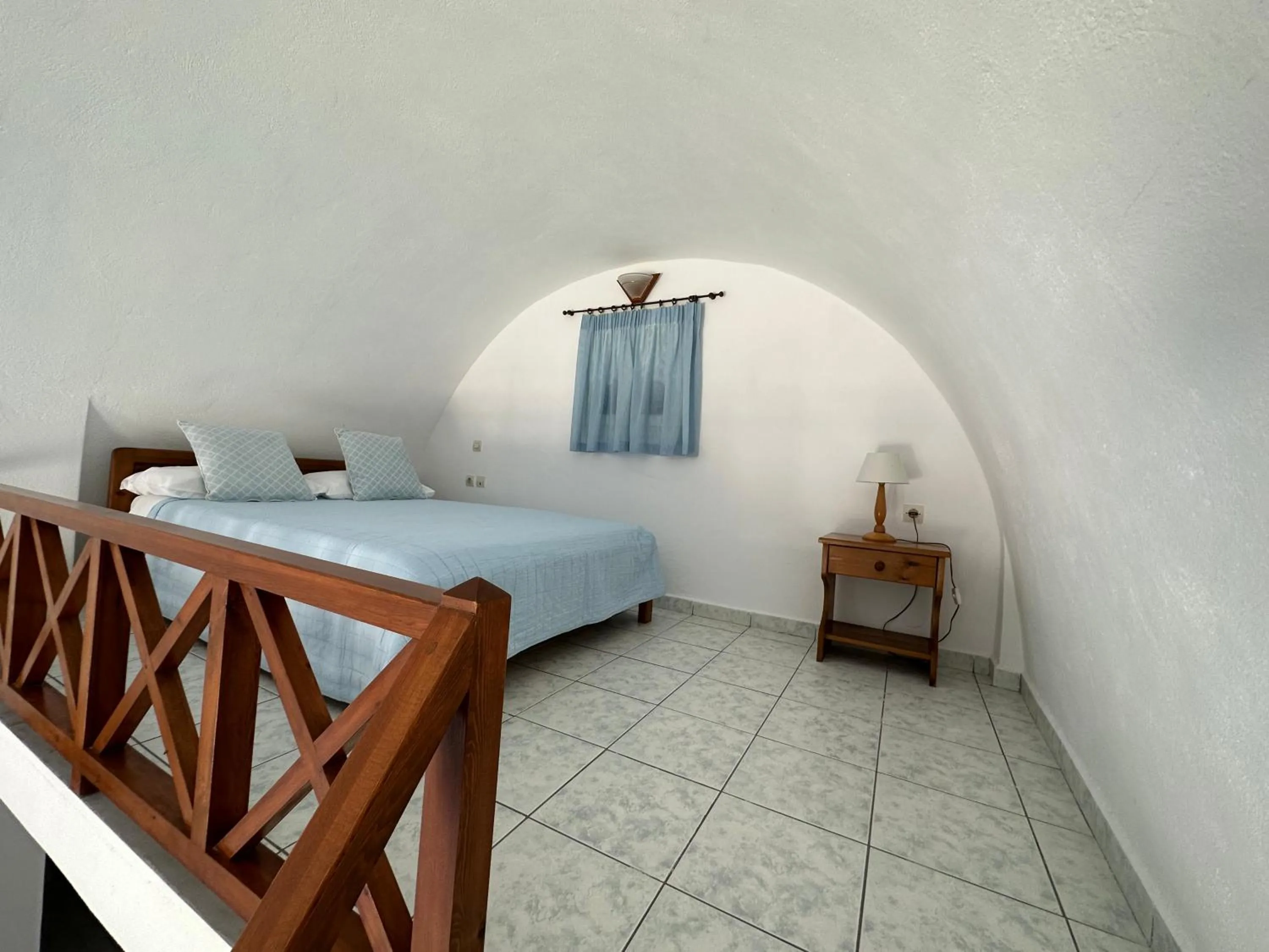 Bed in Hotel Paradisos Oia