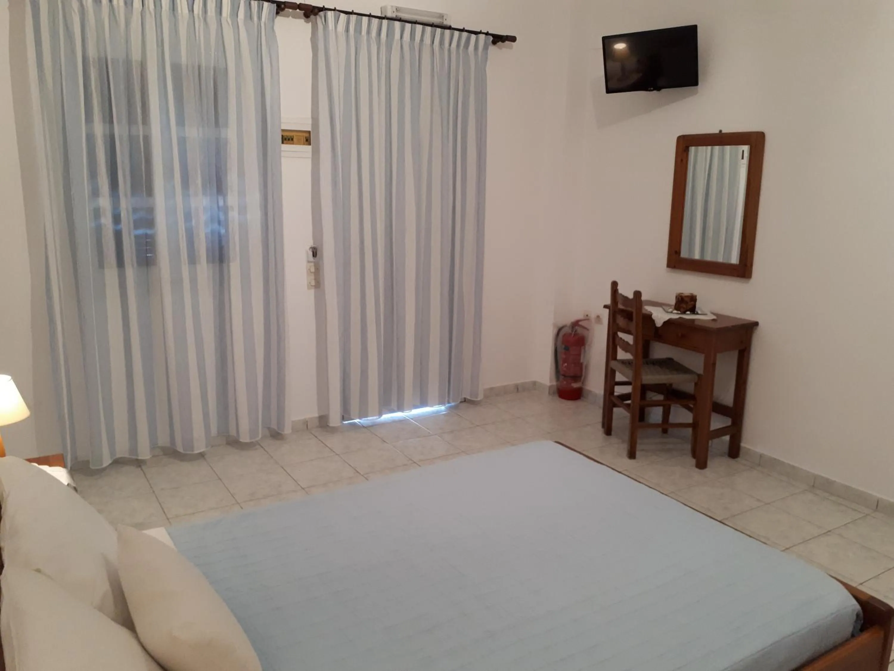 Bed in Hotel Paradisos Oia