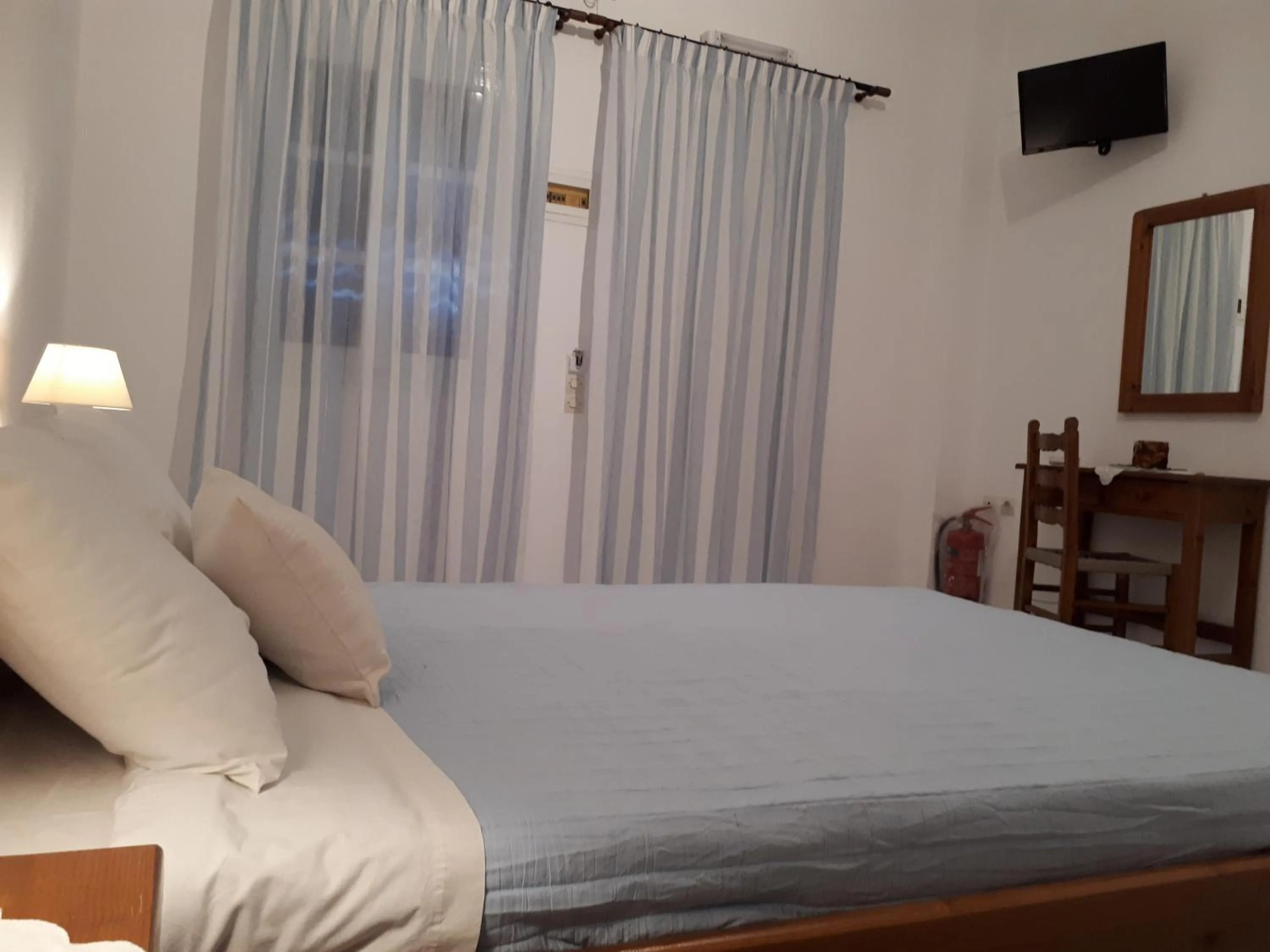 Bed in Hotel Paradisos Oia