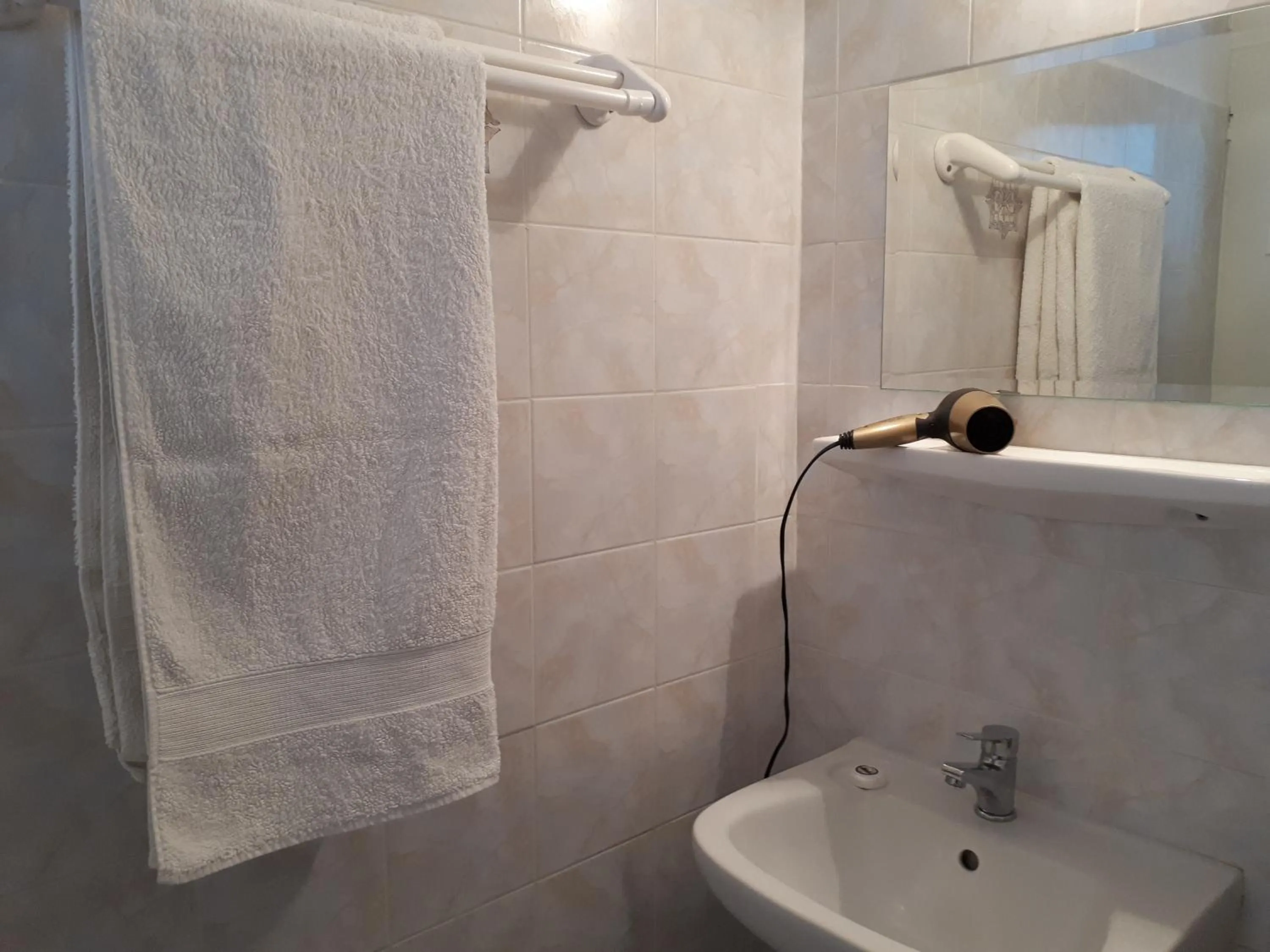 Shower in Hotel Paradisos Oia