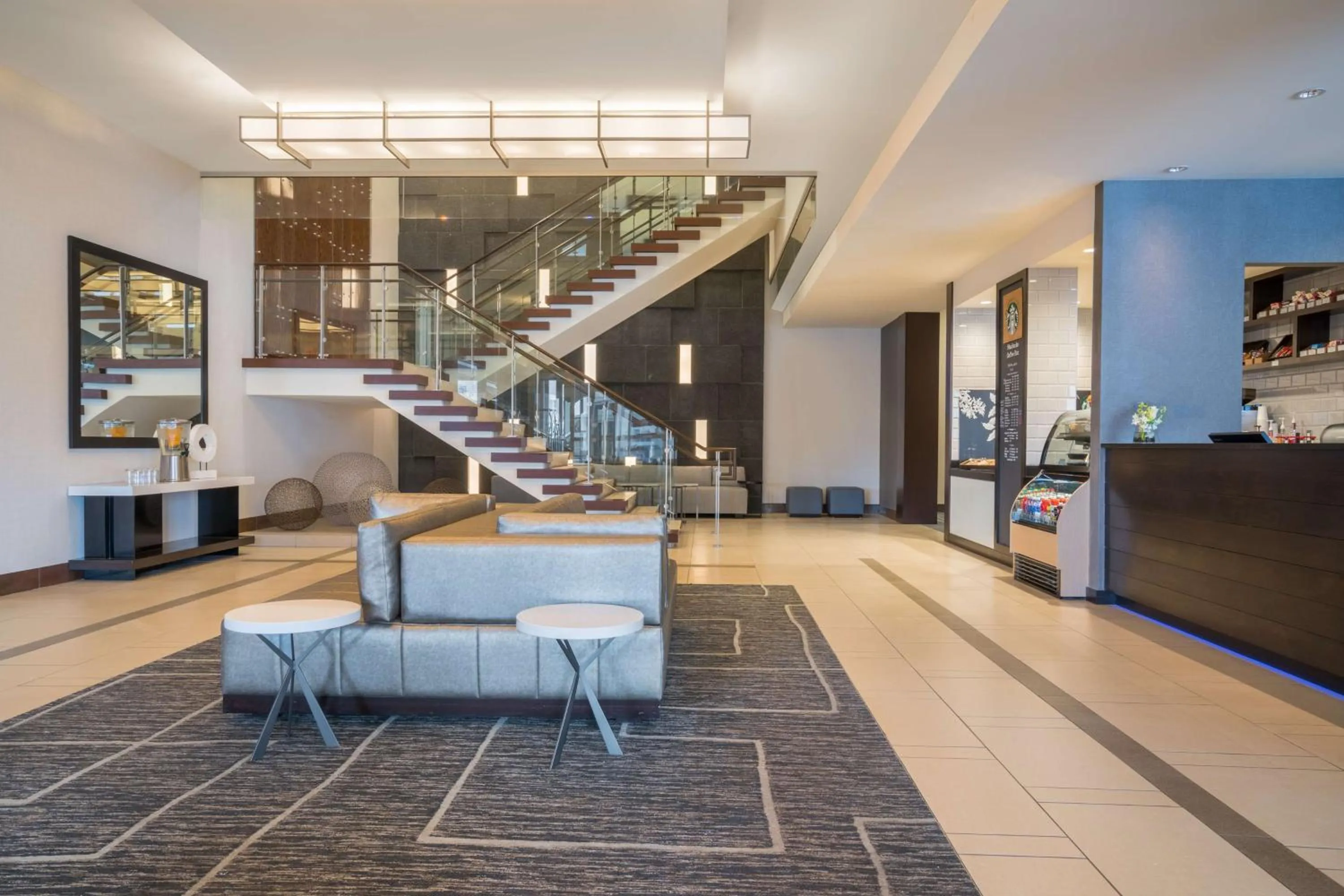 Lobby or reception in Hilton Minneapolis Bloomington