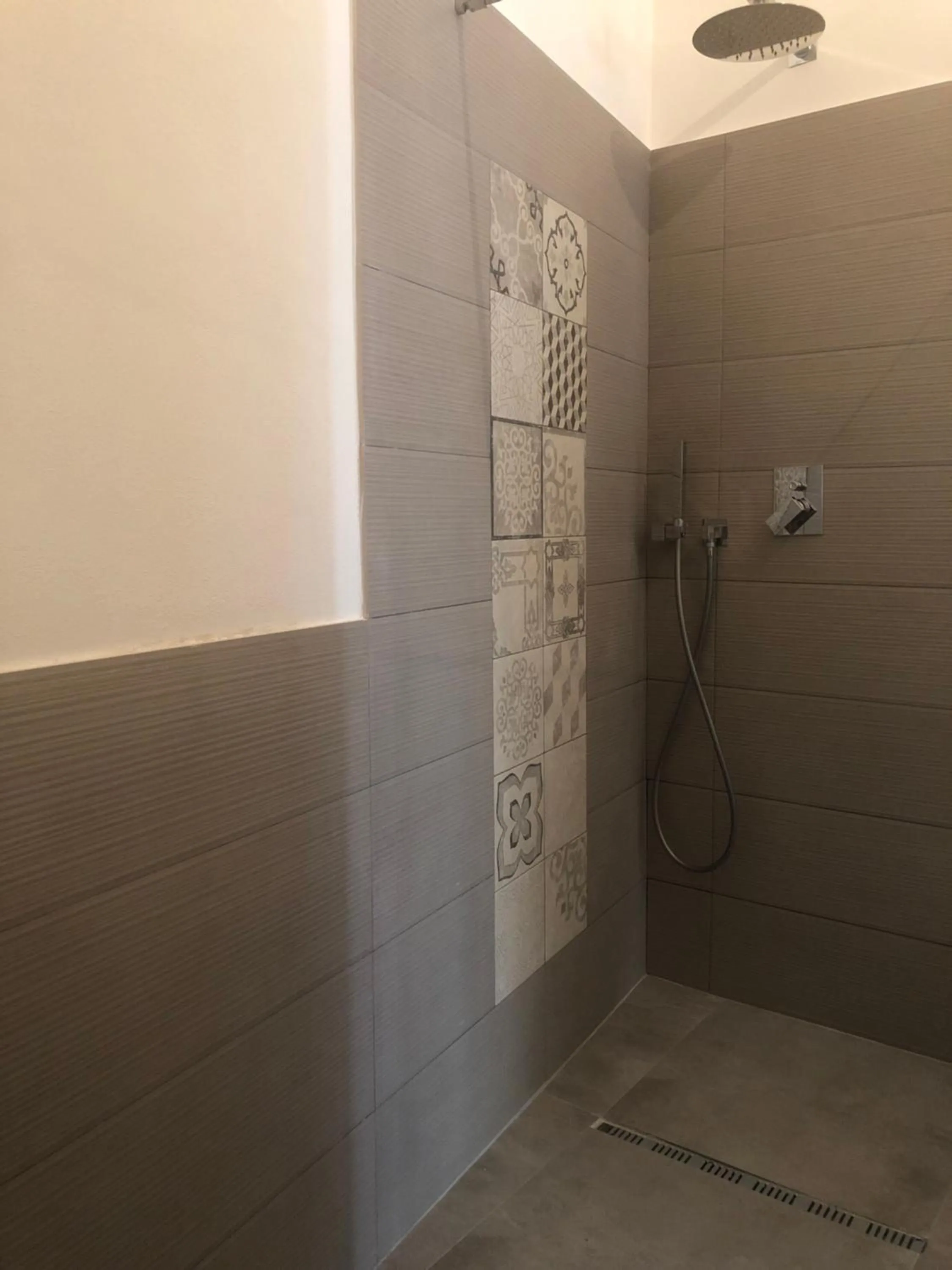 Shower in La Gemma di Ortigia