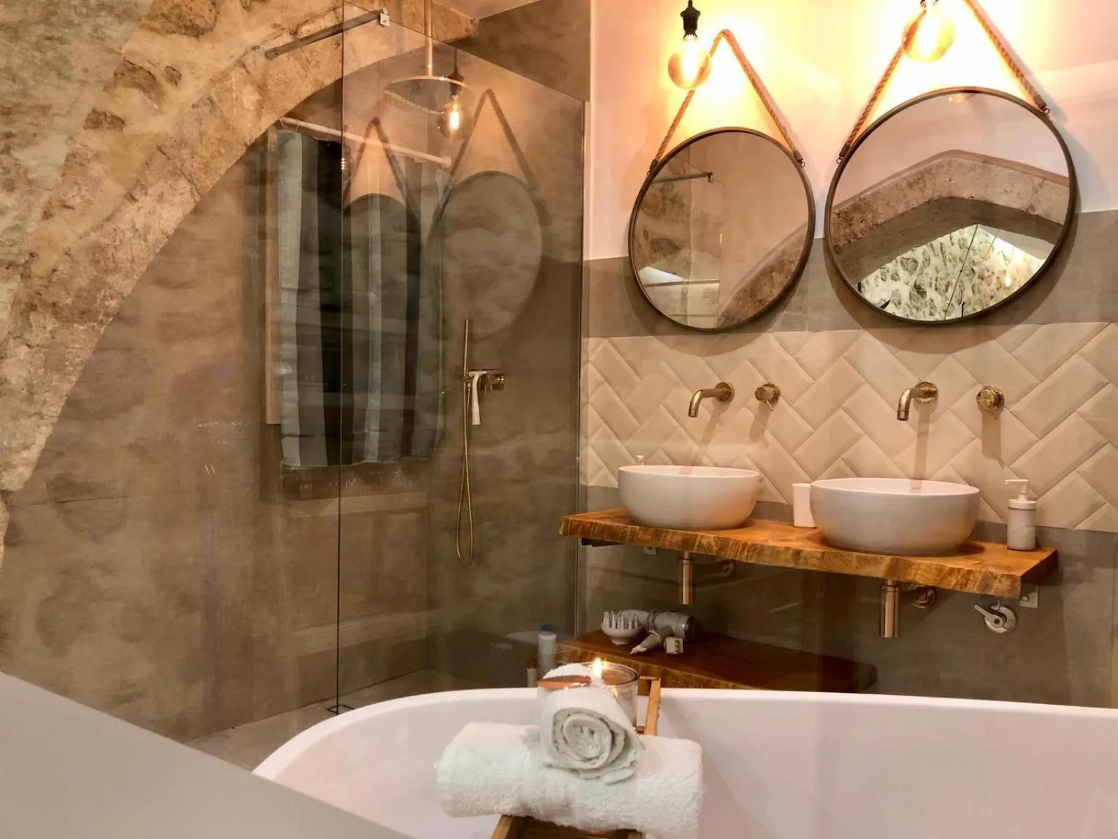 Shower in La Gemma di Ortigia