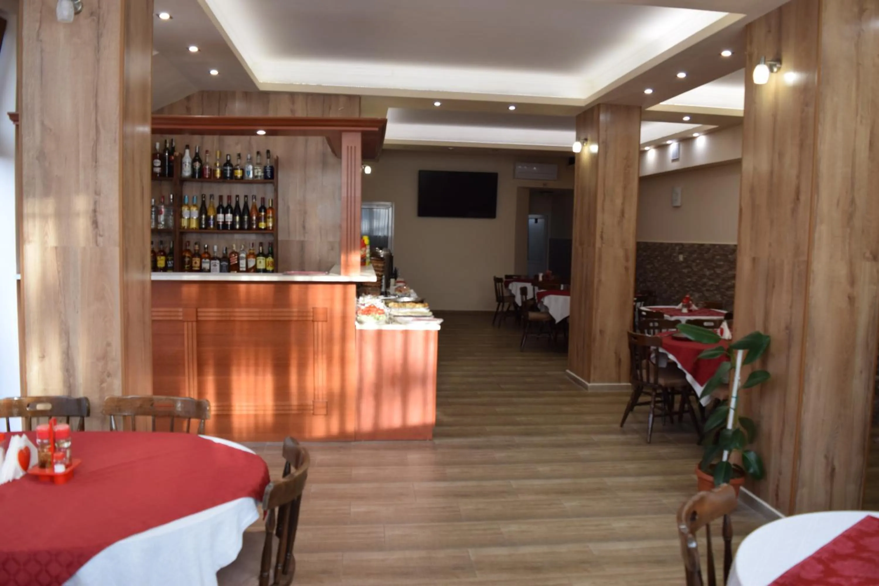 Restaurant/places to eat in Family Hotel Chris