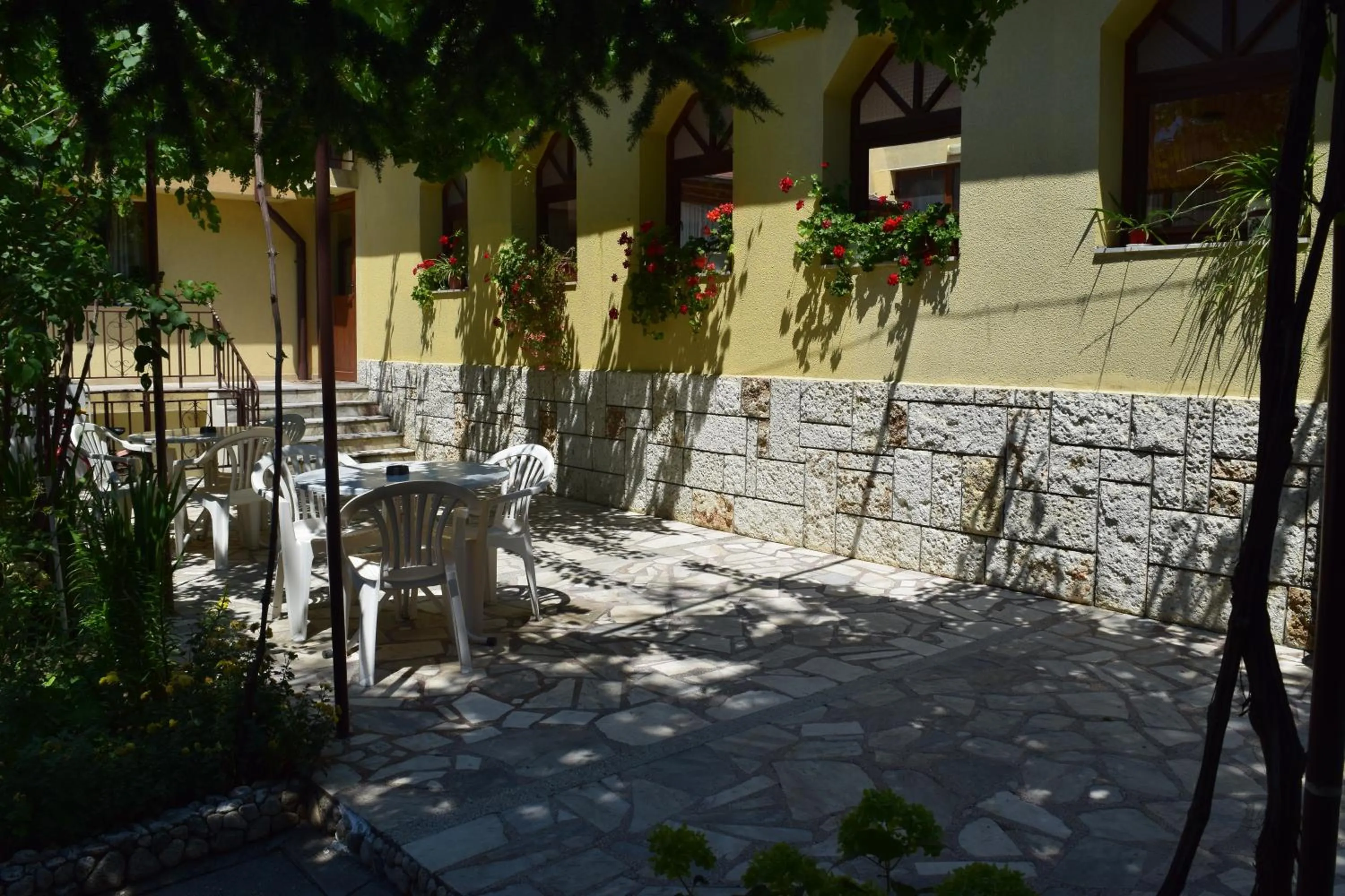 Garden in Family Hotel Chris