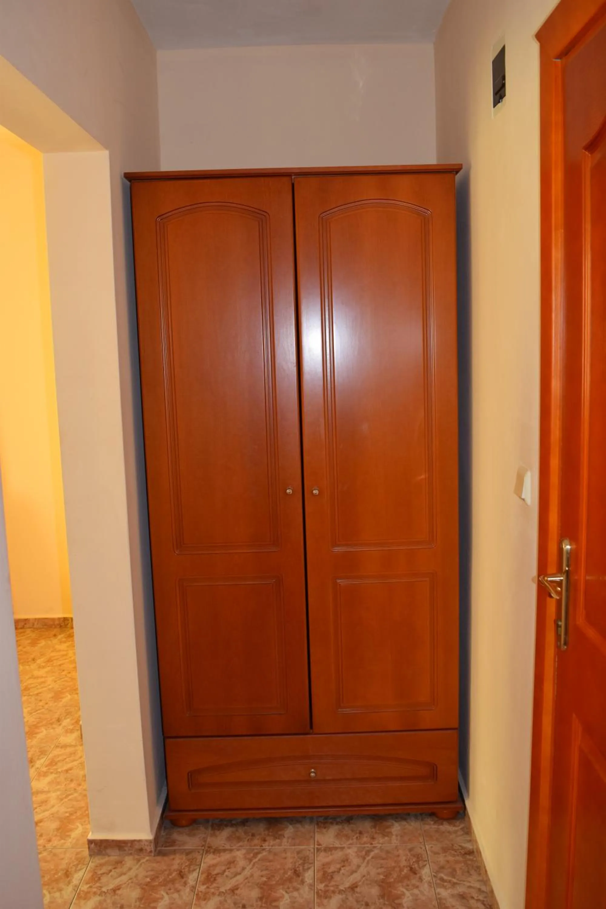 wardrobe in Family Hotel Chris
