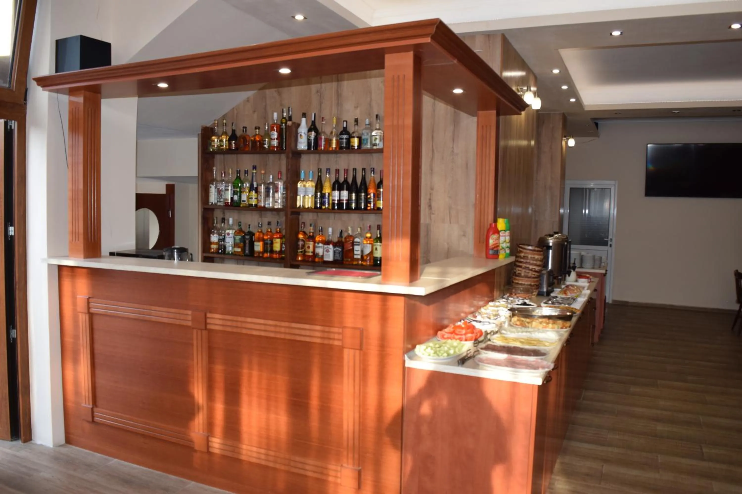 Restaurant/places to eat in Family Hotel Chris