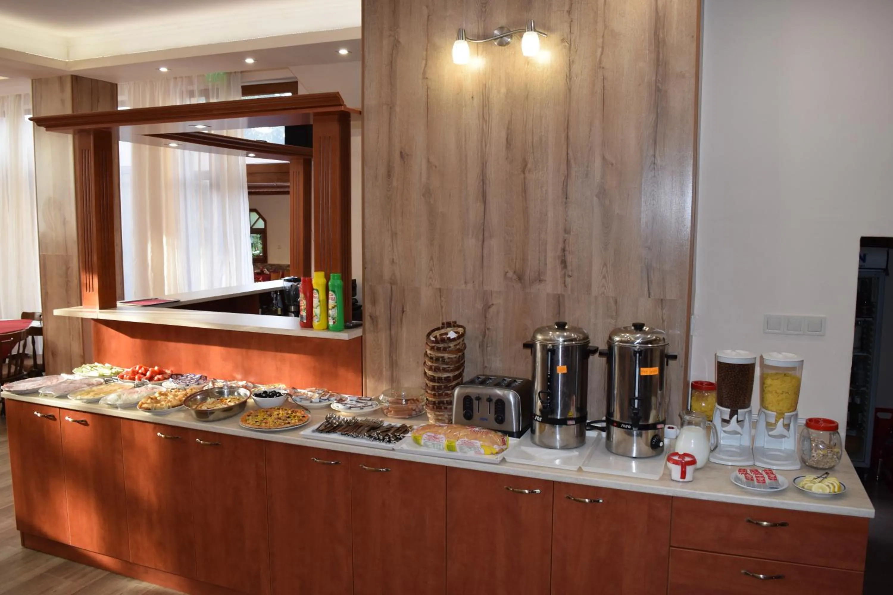 Restaurant/places to eat in Family Hotel Chris