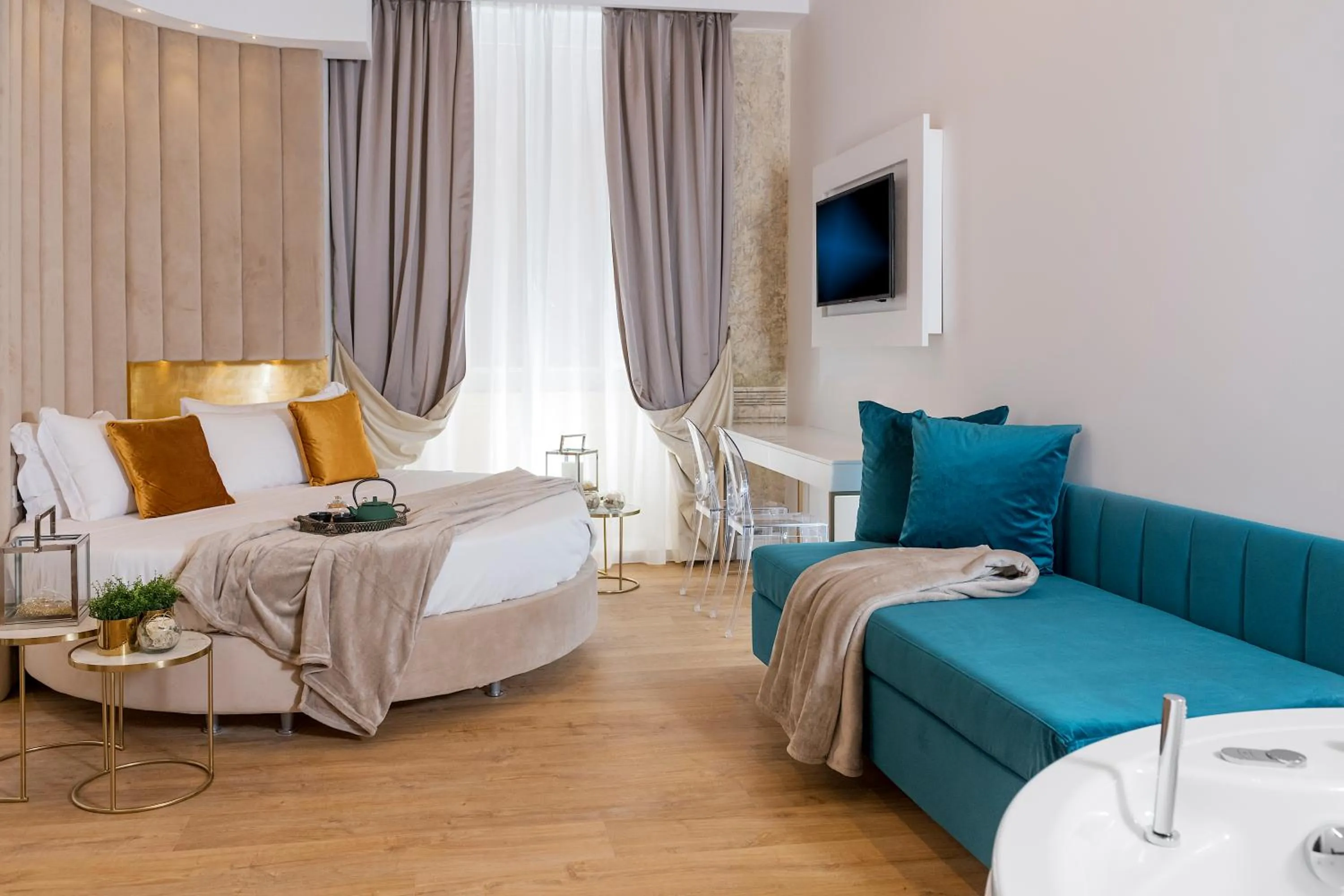 Bedroom, Bed in Navona Style