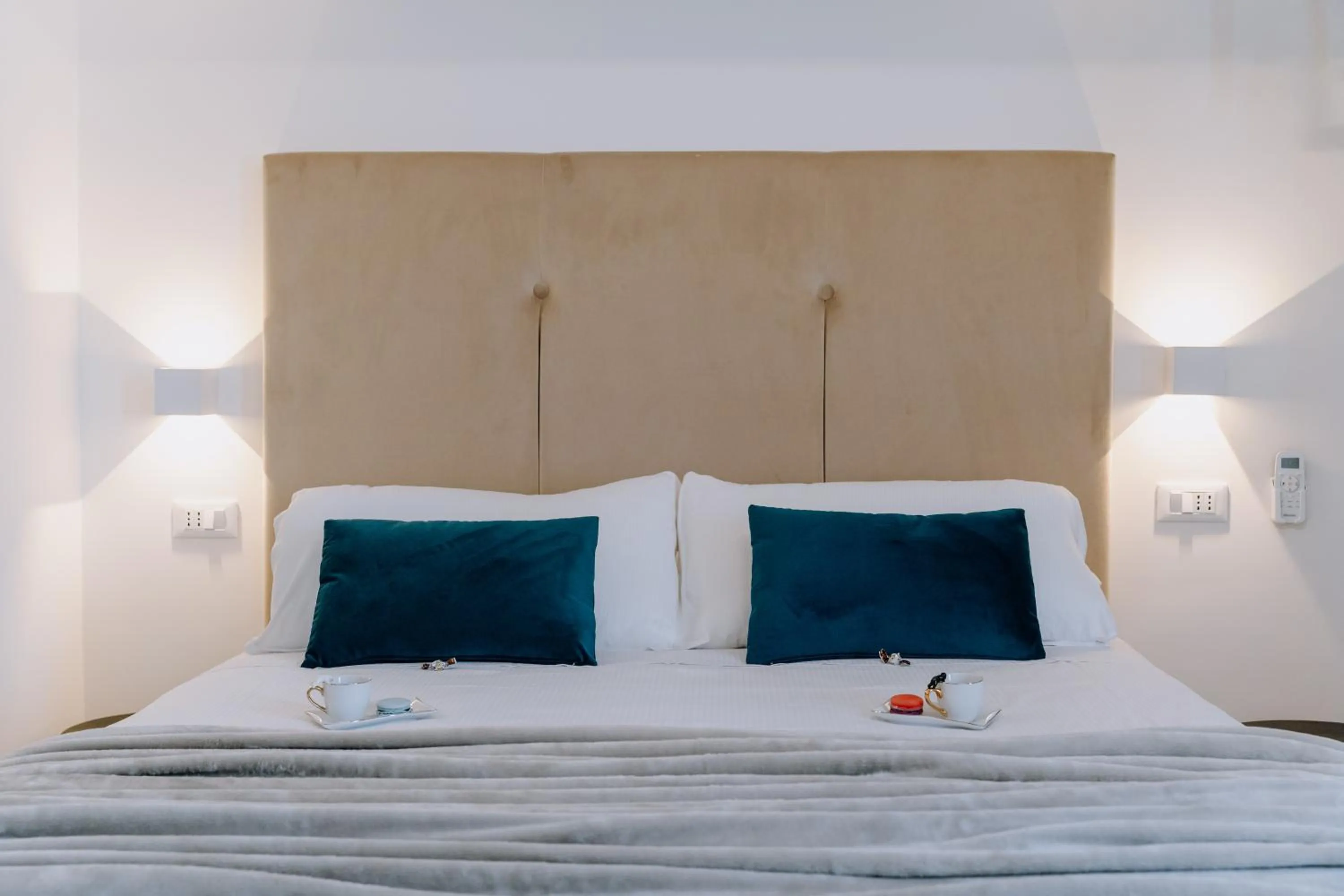 Bedroom, Bed in Navona Style