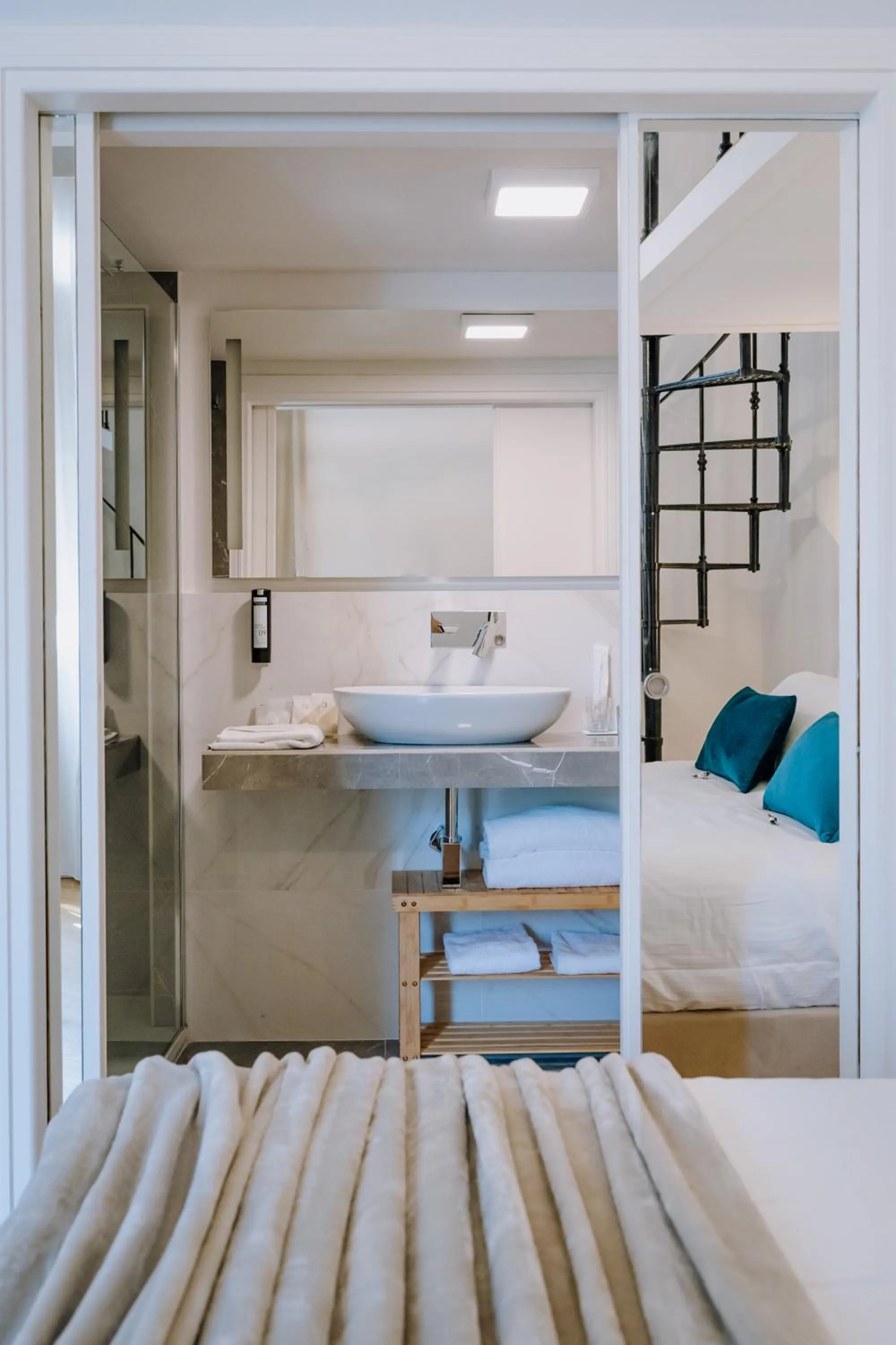 Bathroom, Bed in Navona Style