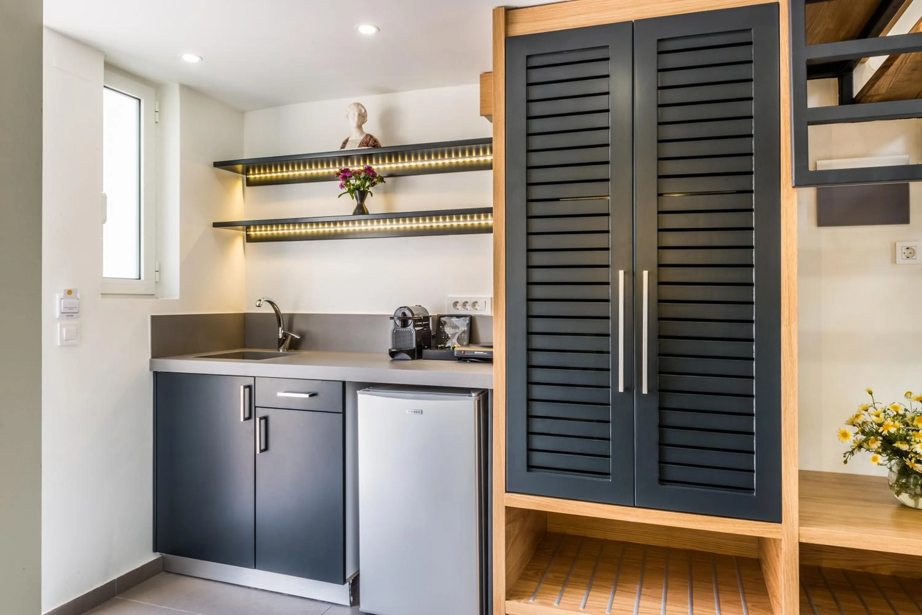 Kitchen or kitchenette in Forum Suites