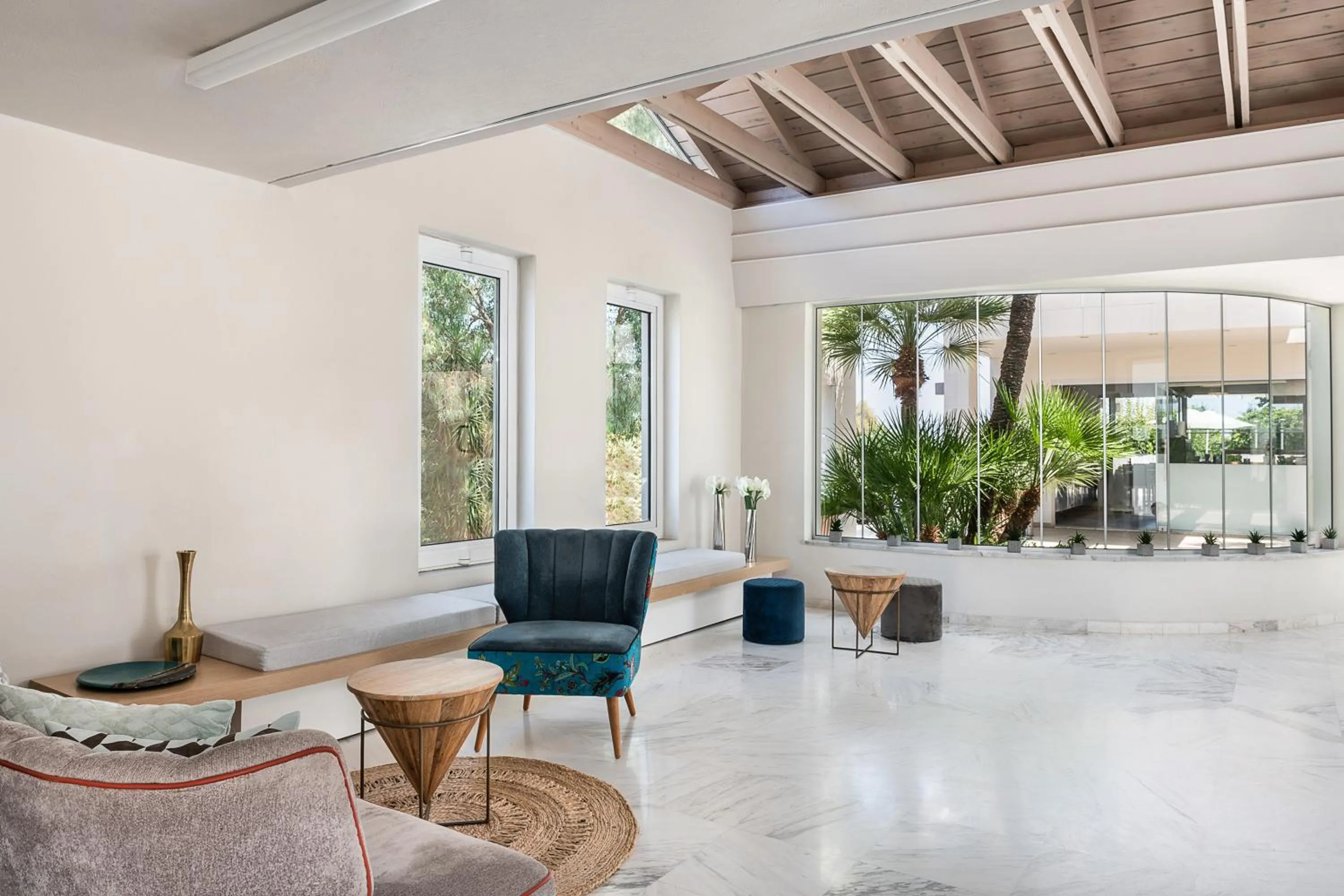 Seating area in Forum Suites