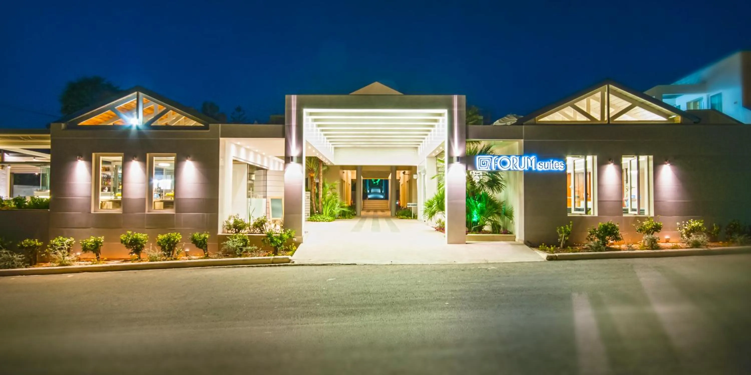 Facade/entrance in Forum Suites