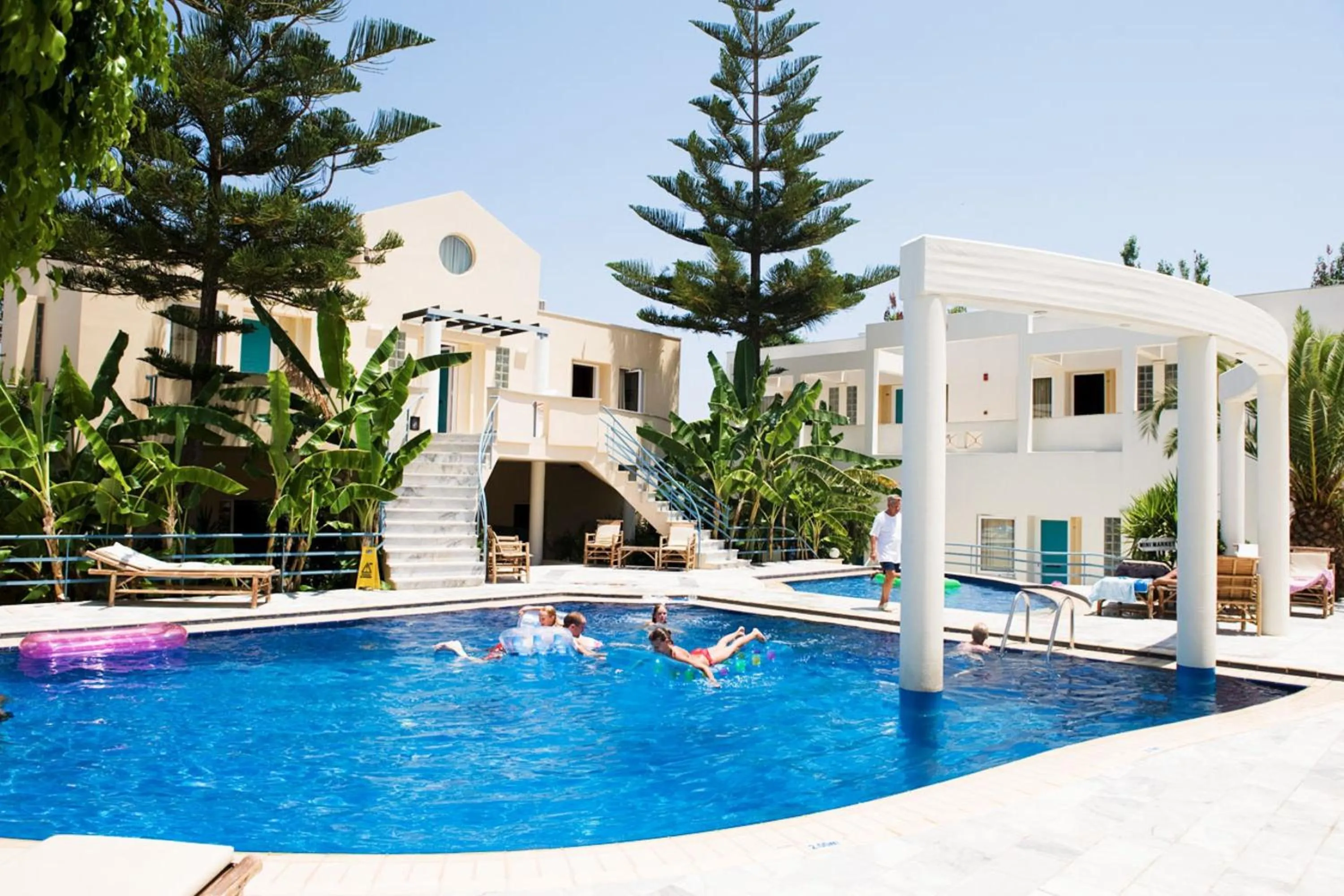 Swimming pool in Forum Suites