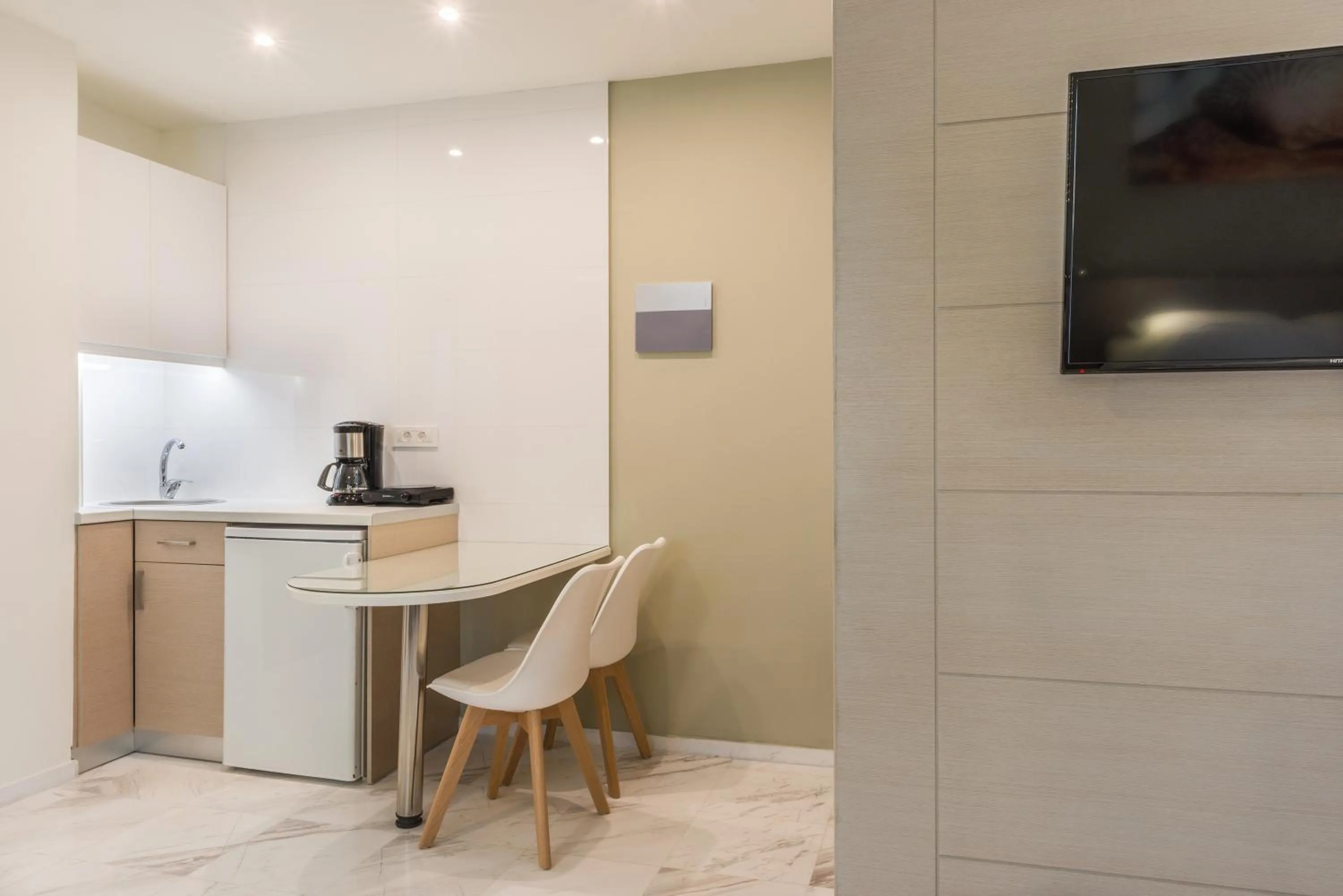 Kitchen or kitchenette in Forum Suites