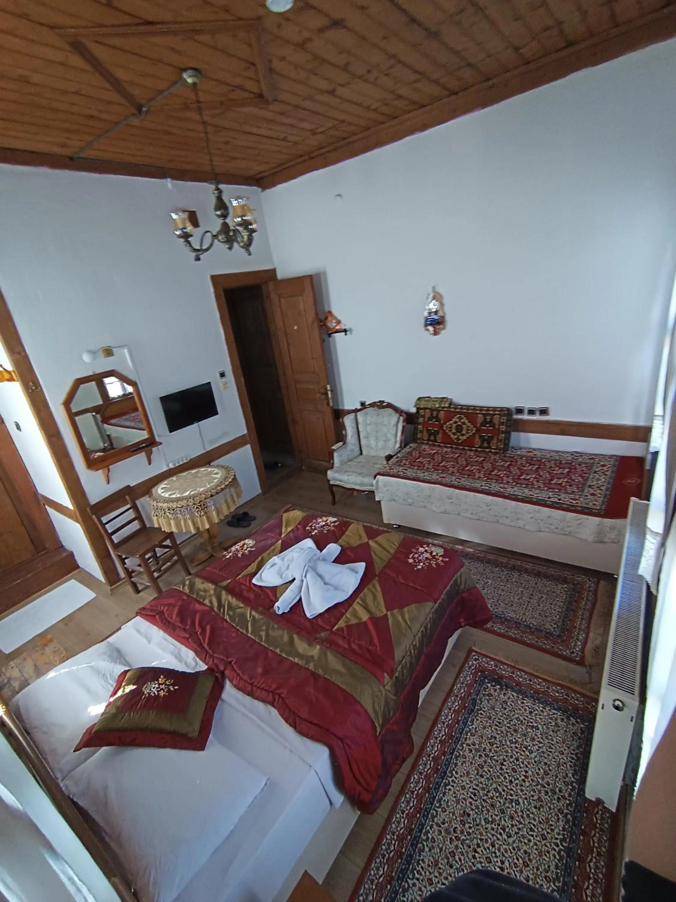 Photo of the whole room, Bed in Arifbey Konak Hotel