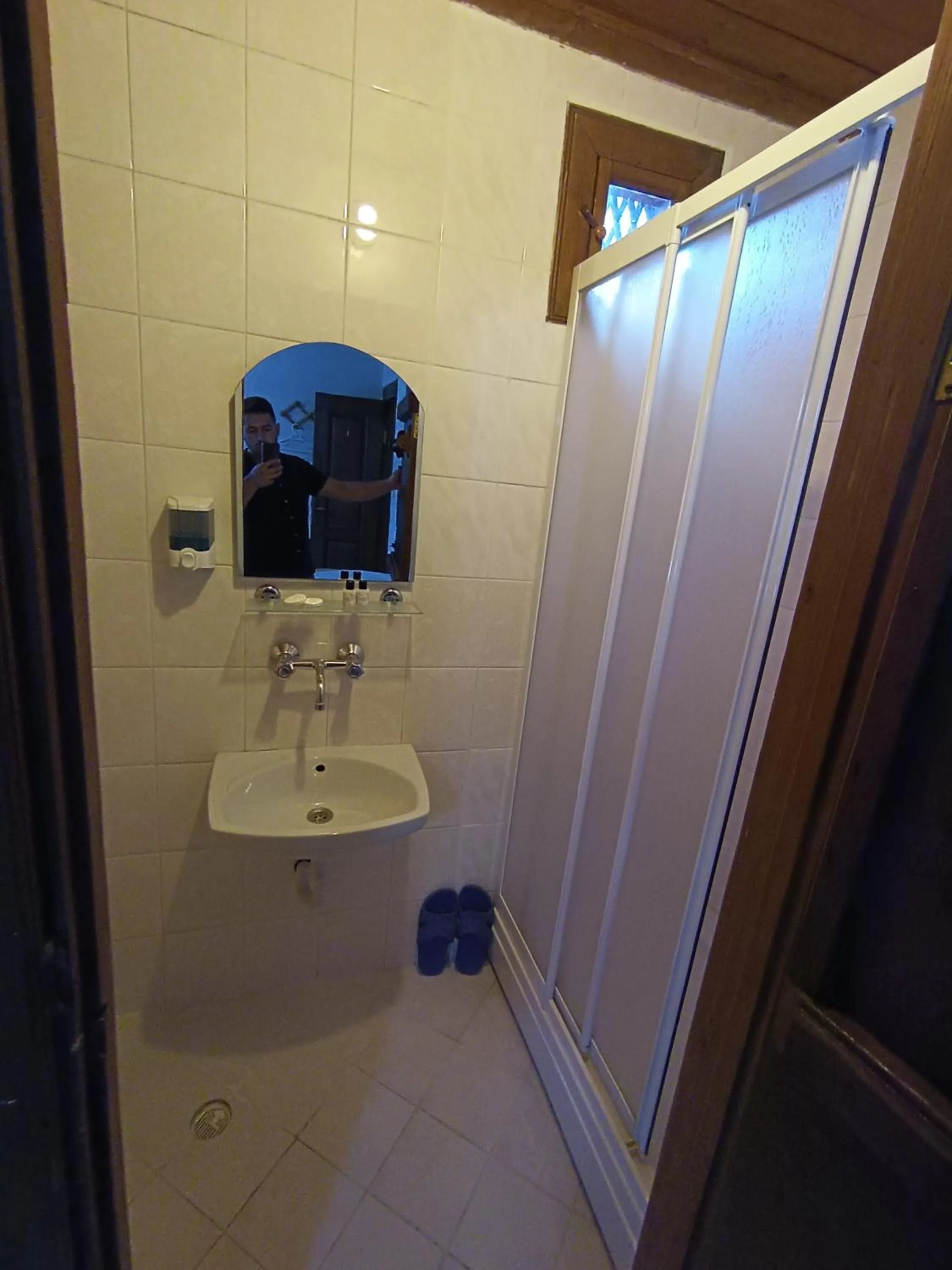 Shower in Arifbey Konak Hotel