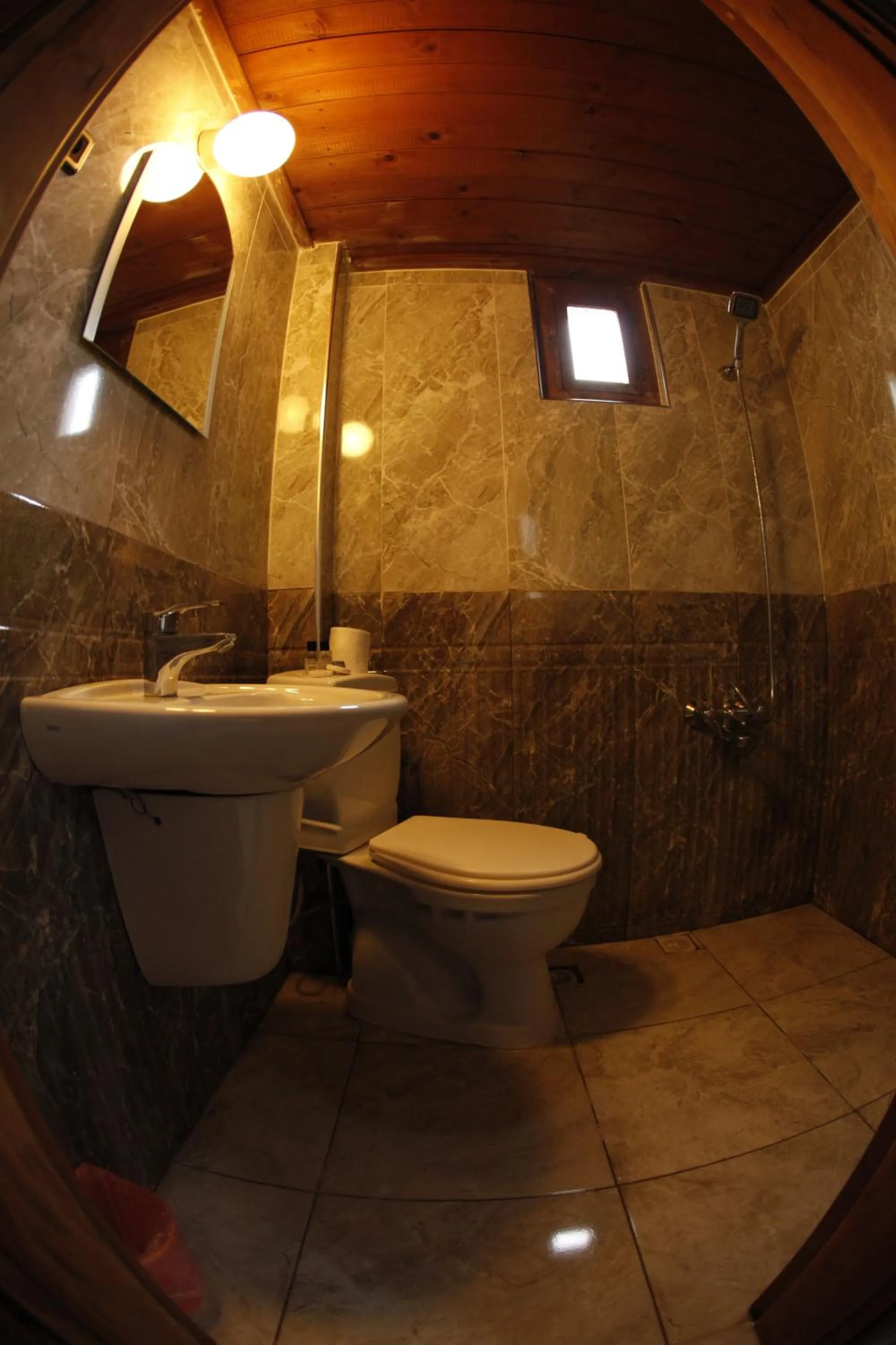 Toilet in Arifbey Konak Hotel