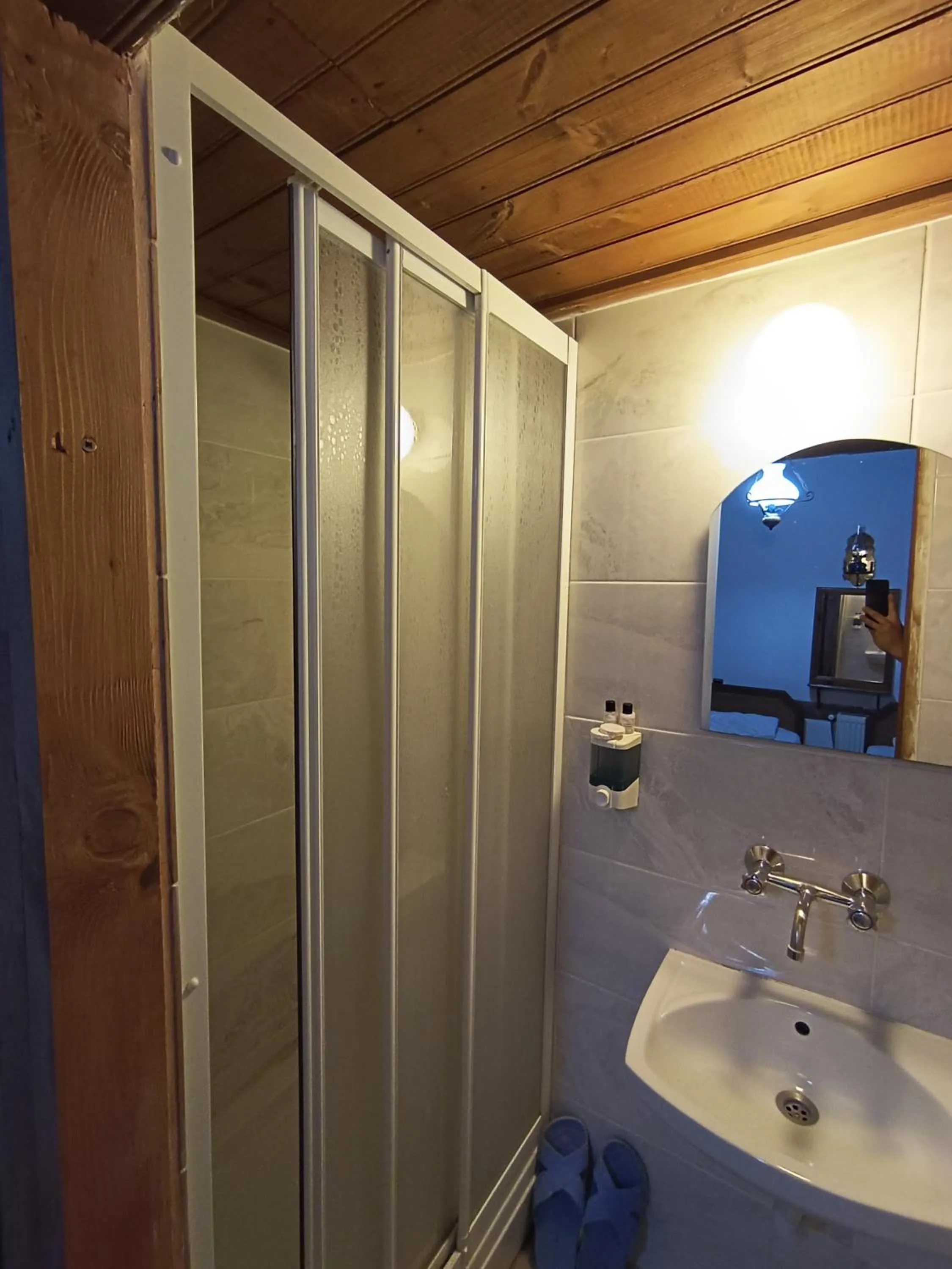 Shower in Arifbey Konak Hotel