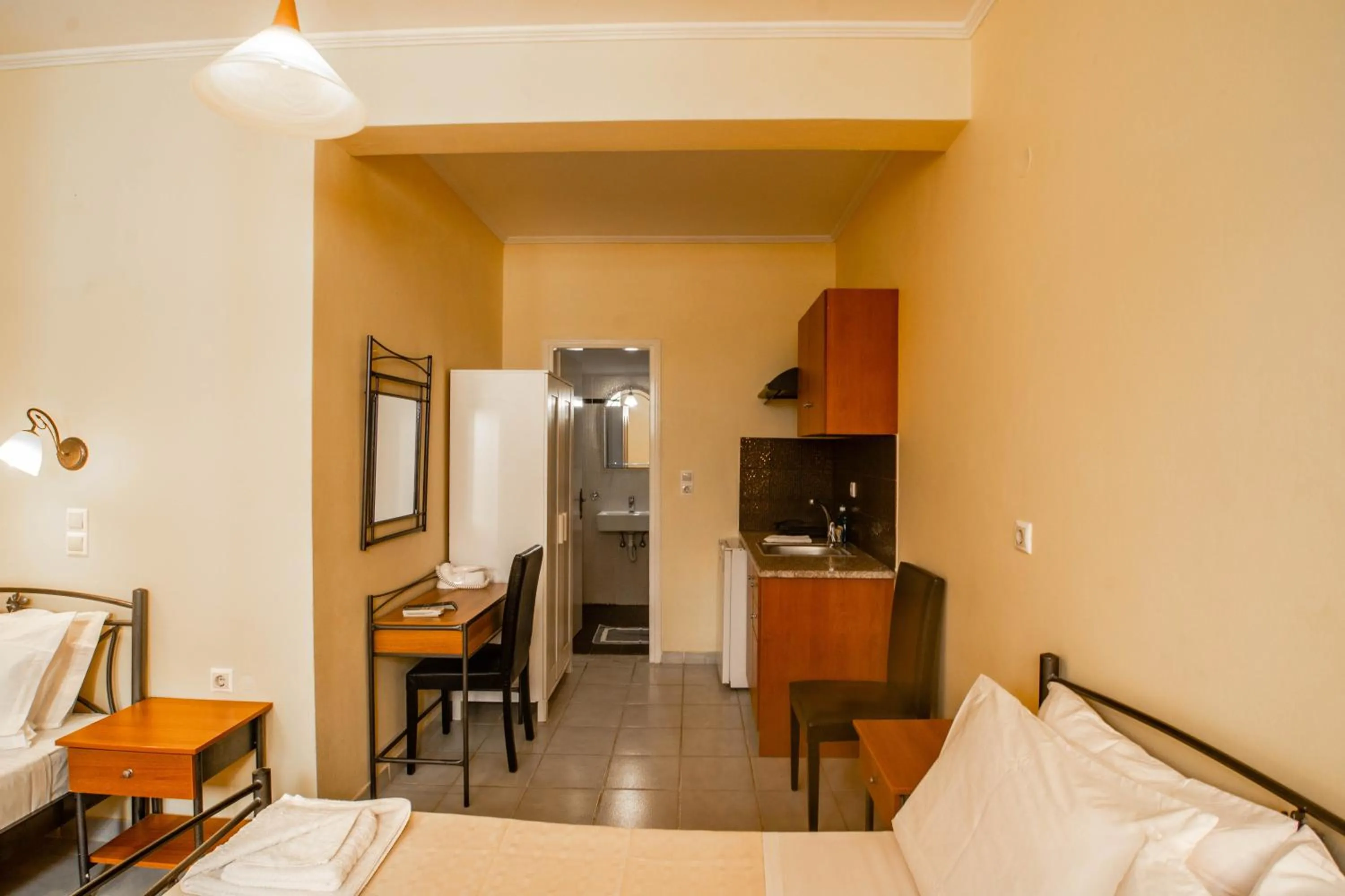 Kitchen or kitchenette, Bed in Phevos Villa