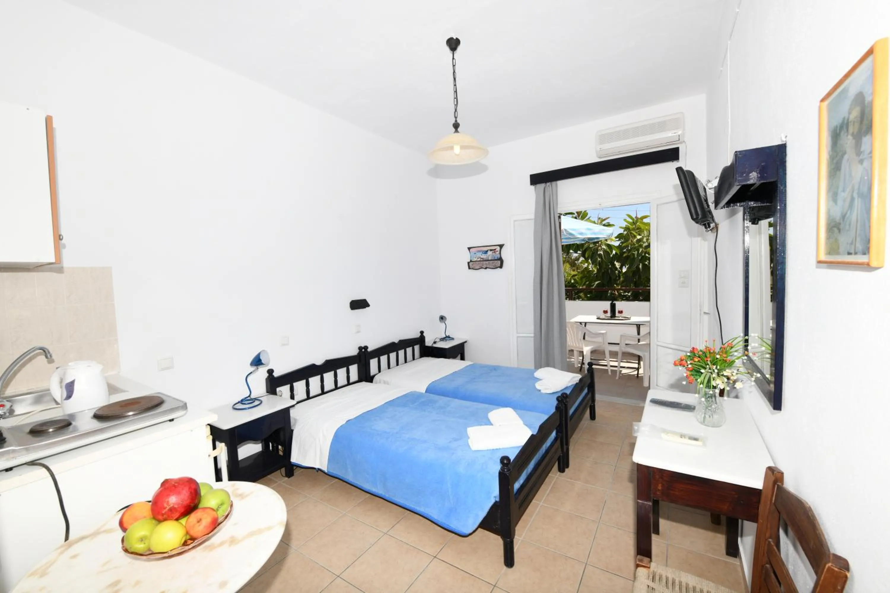 Photo of the whole room, Bed in Sunflower ApartHotel