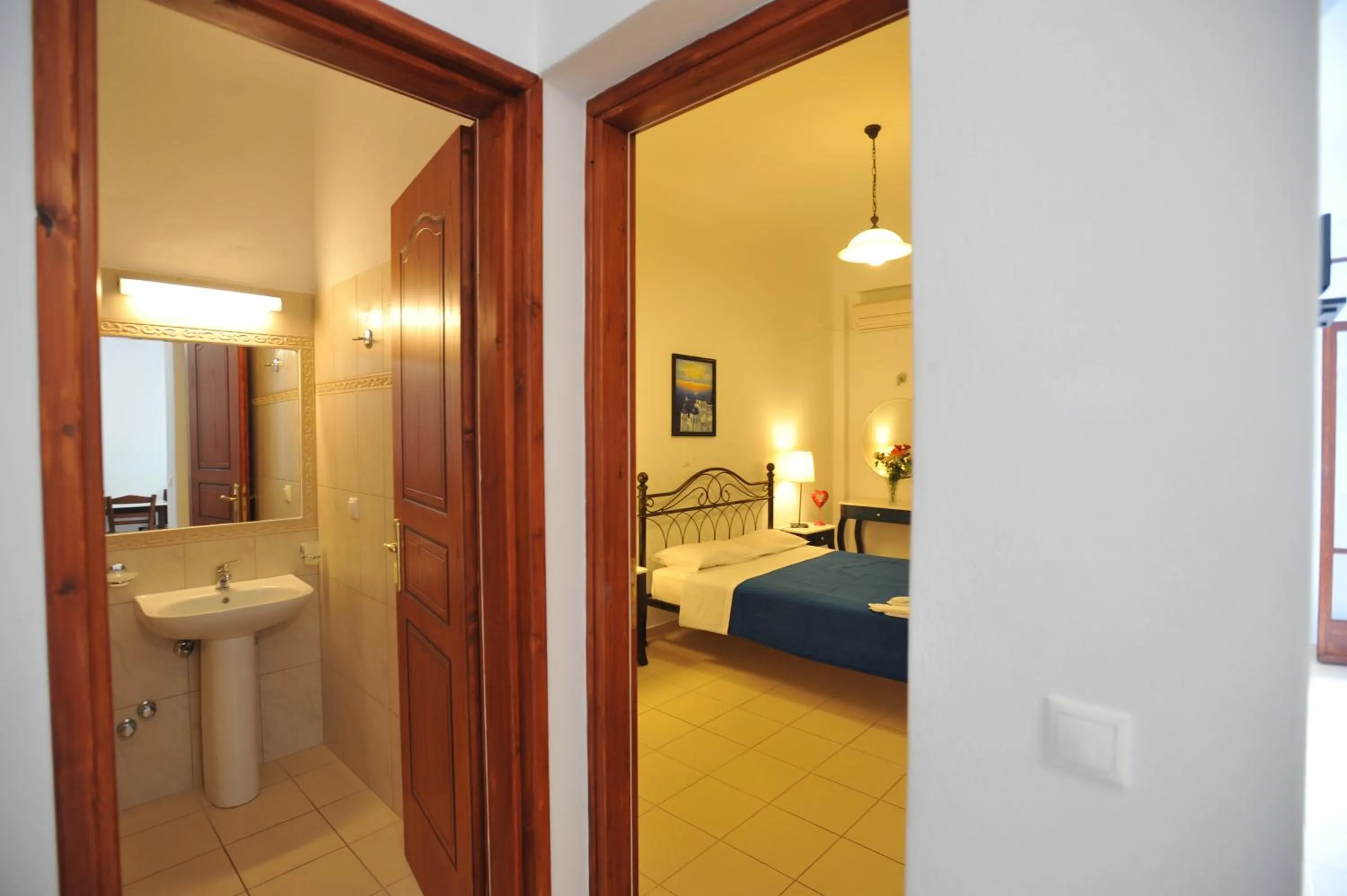 Bathroom, Bed in Sunflower ApartHotel