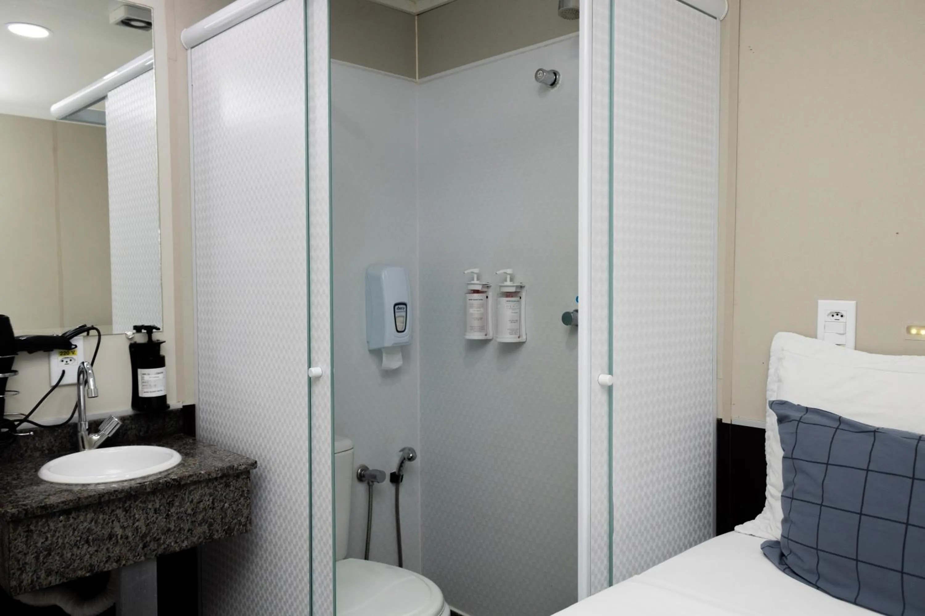 Bathroom in Hotel Aero Sleep Campinas