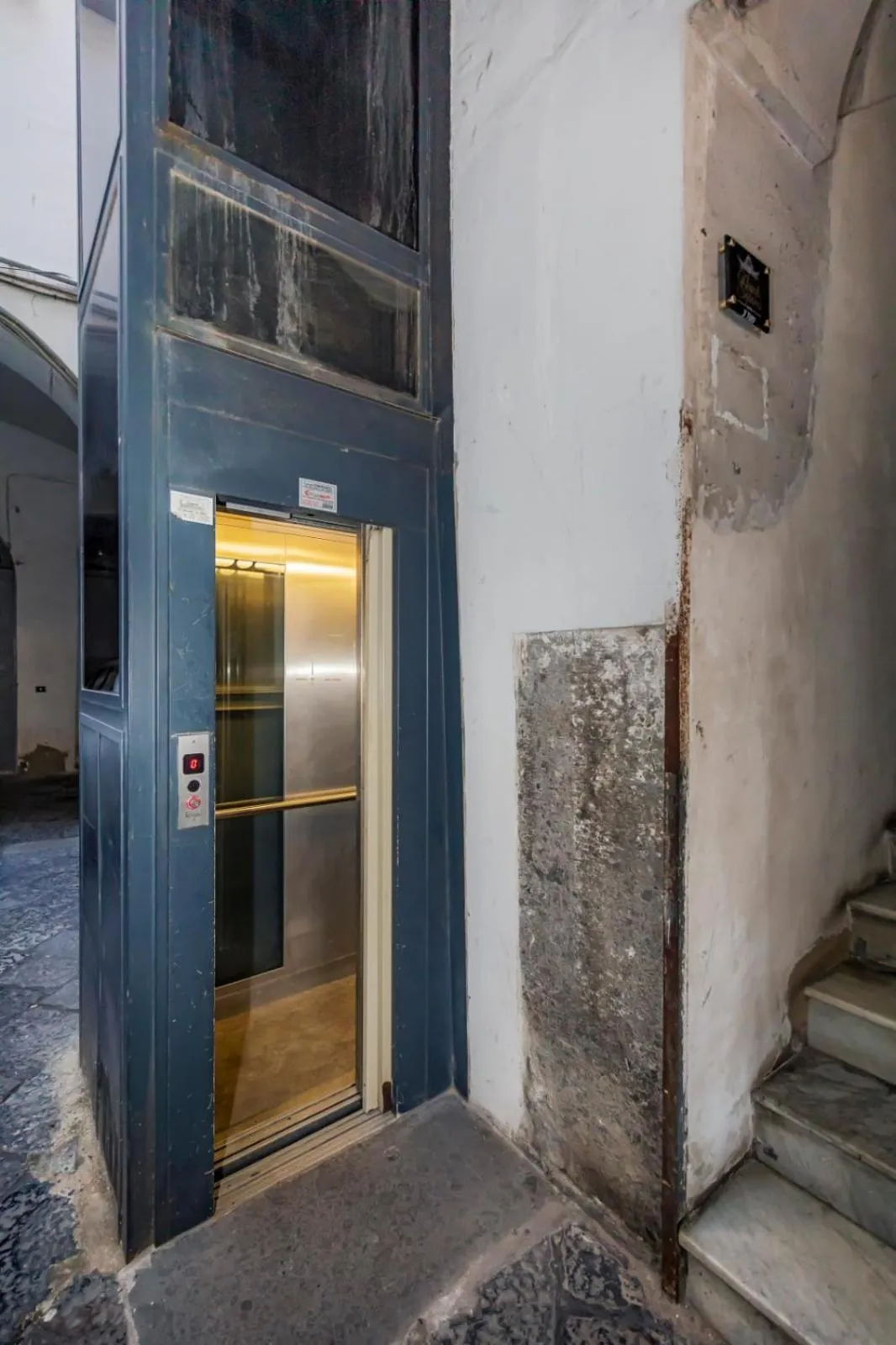 elevator in Napoli Squares Suites
