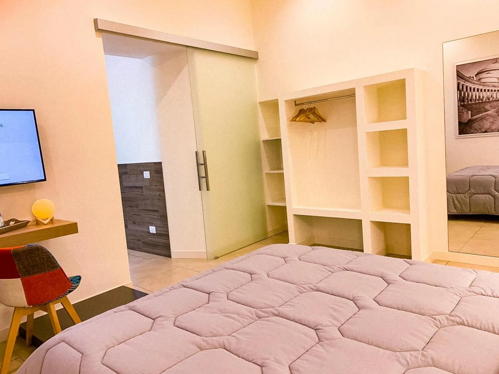 Photo of the whole room, Bed in Napoli Squares Suites