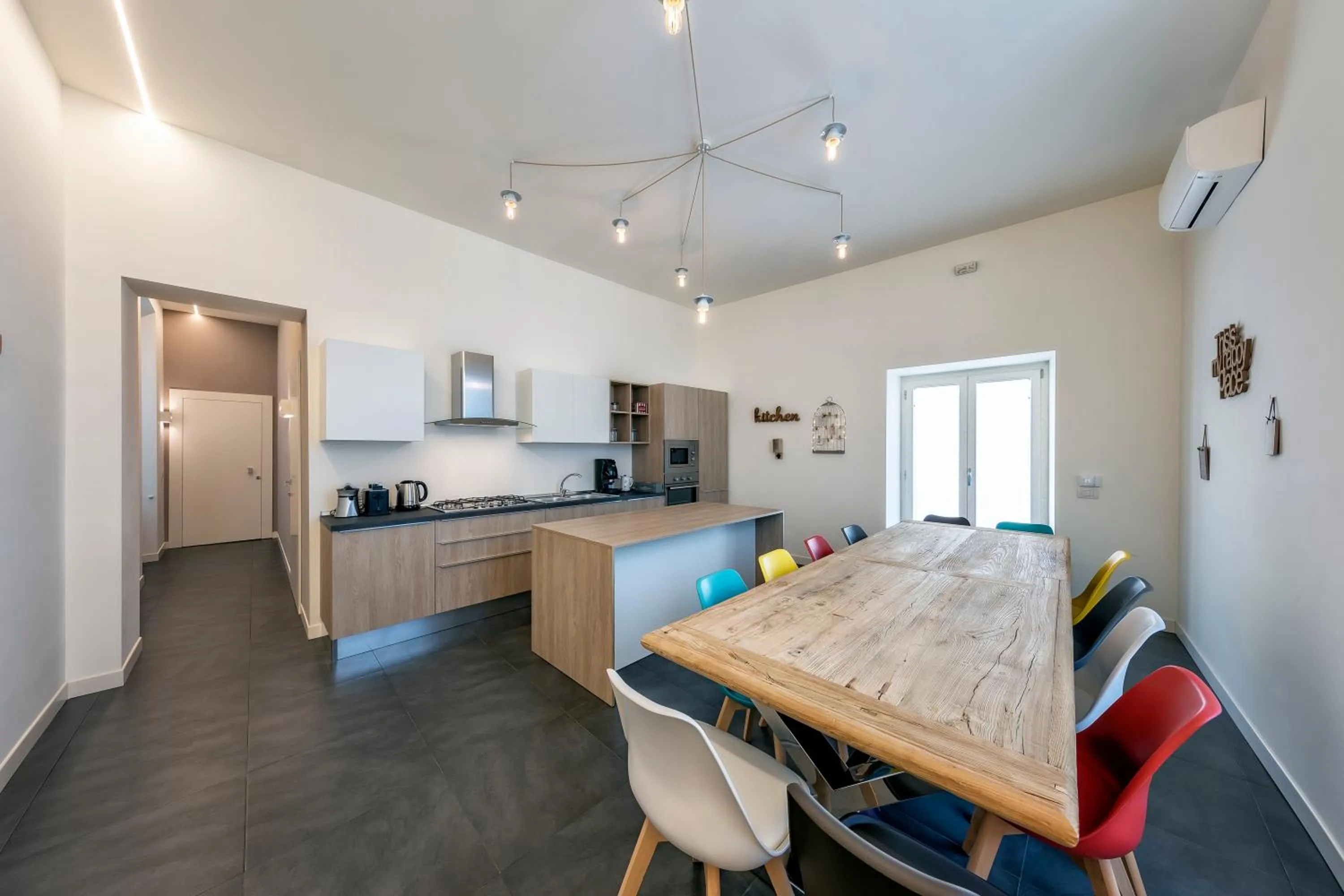 Communal kitchen in Napoli Squares Suites