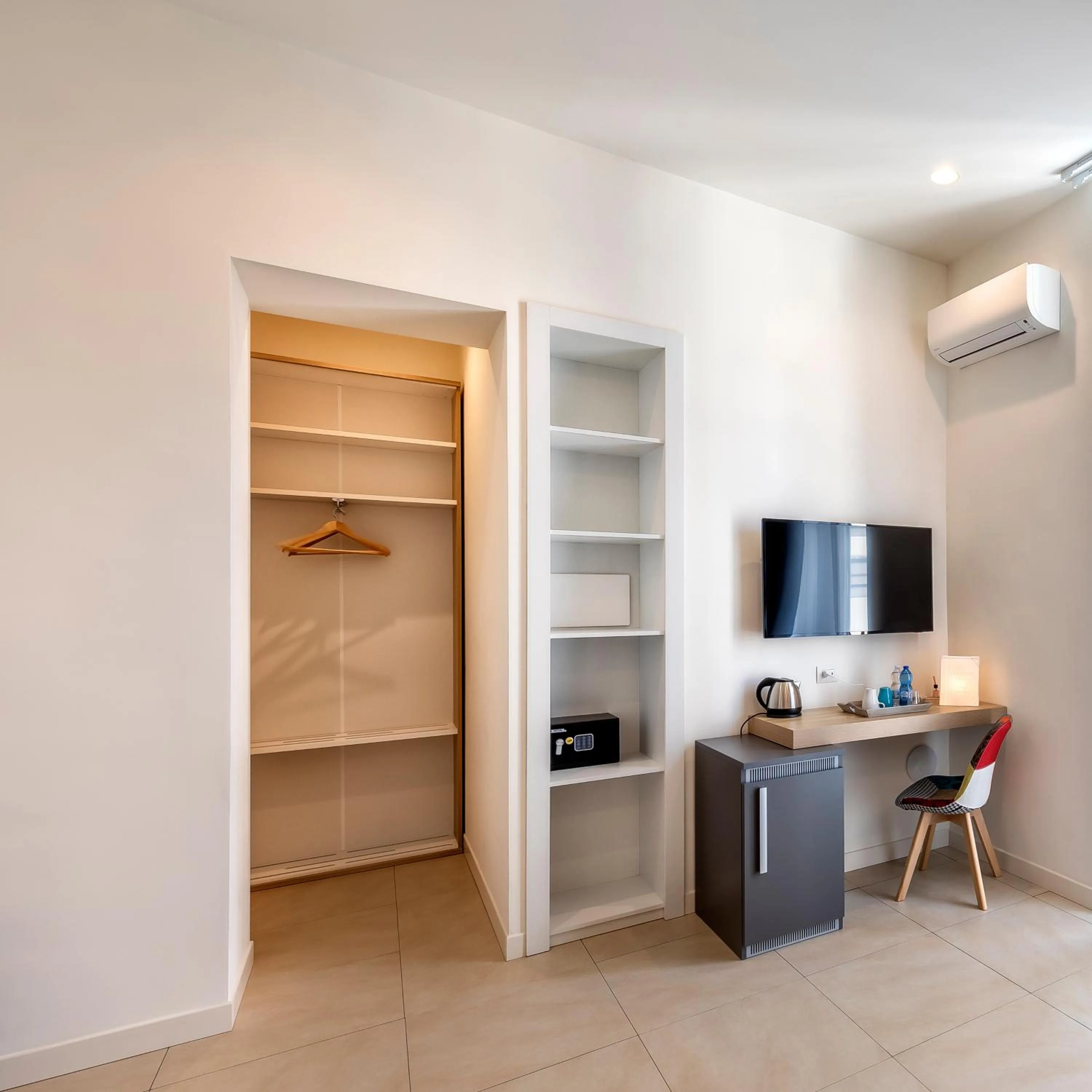 Other in Napoli Squares Suites