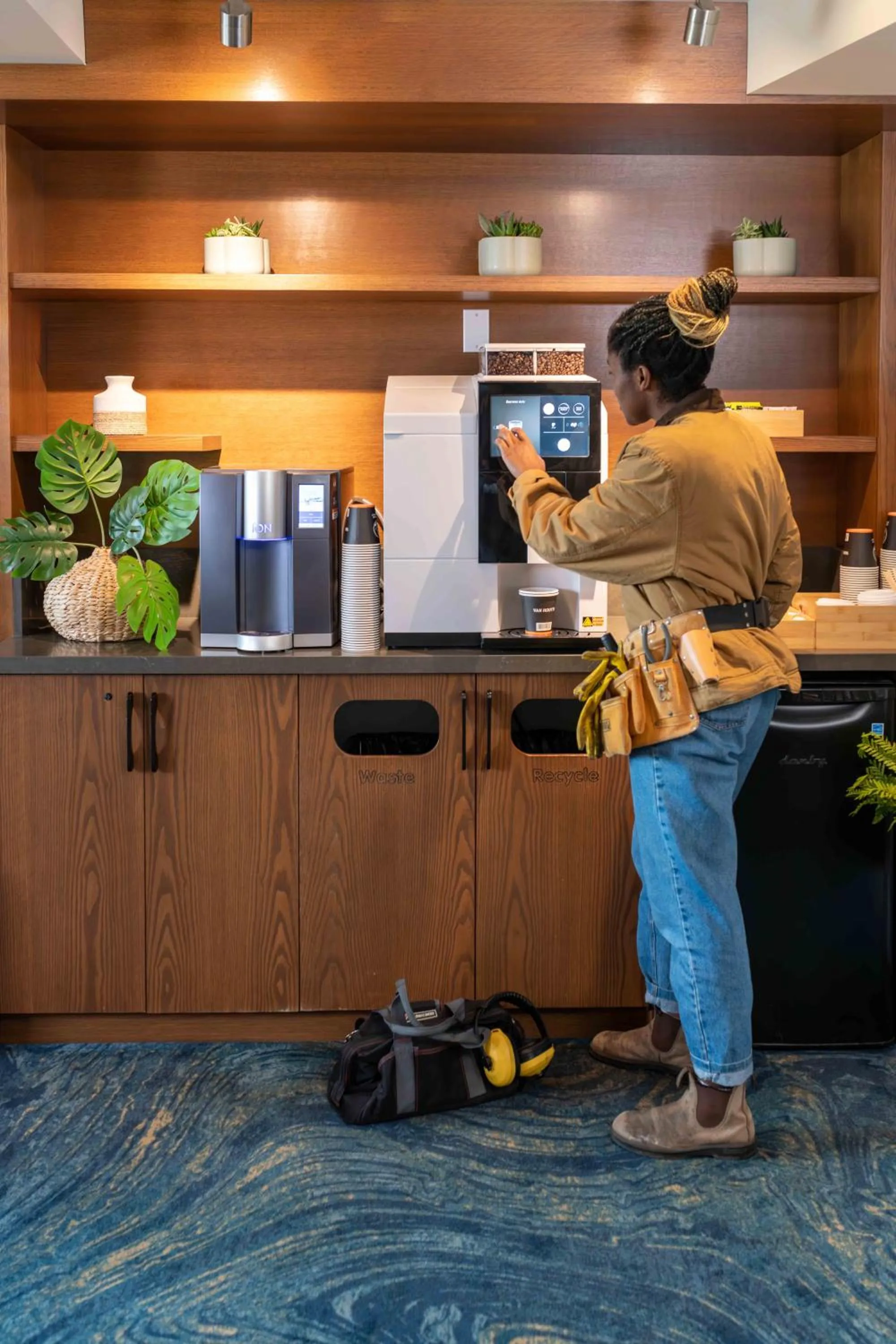 Coffee/tea facilities in Accent Inns Victoria