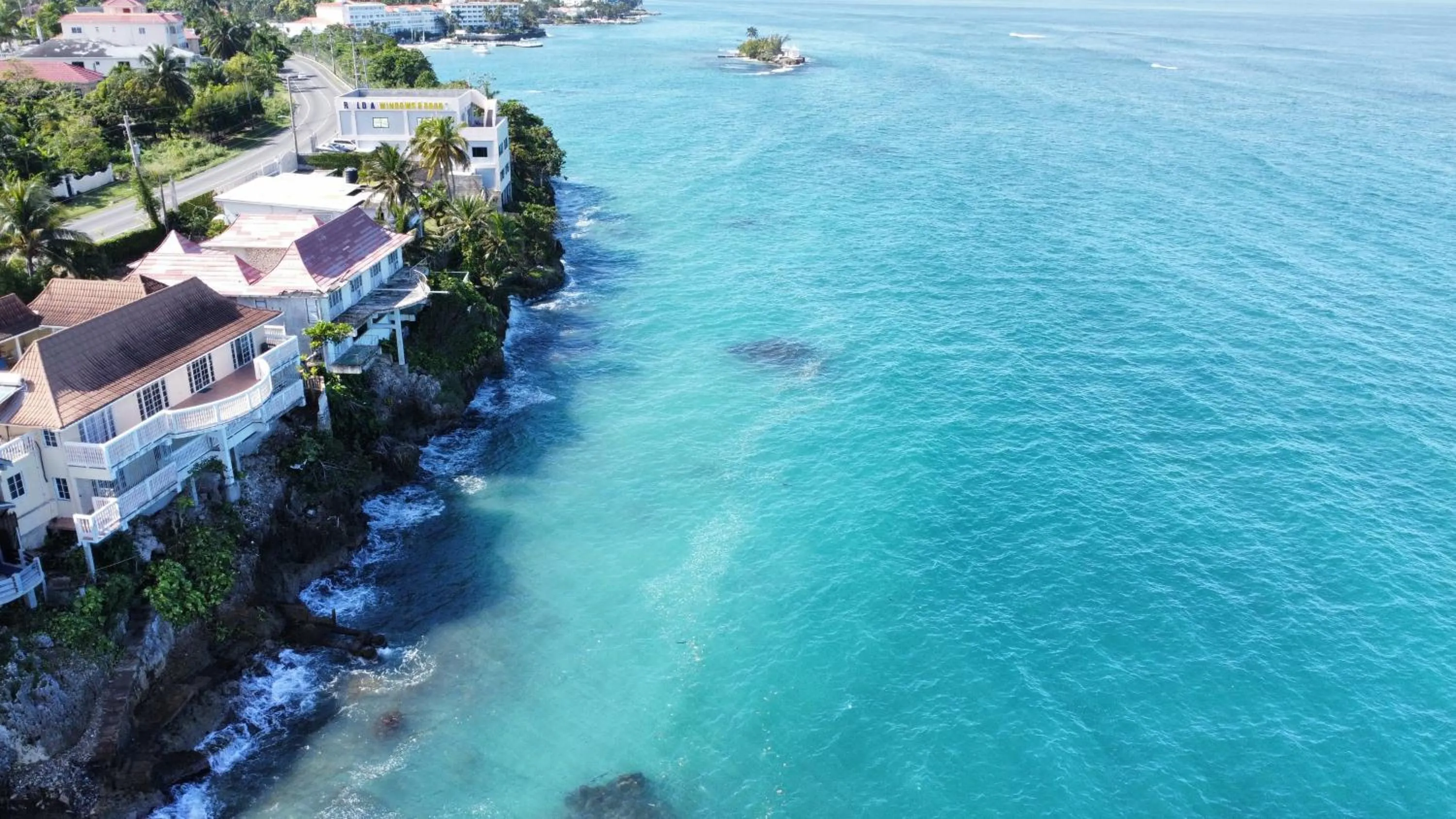 Property building in Shipwatcher Studio w/Mezzanine