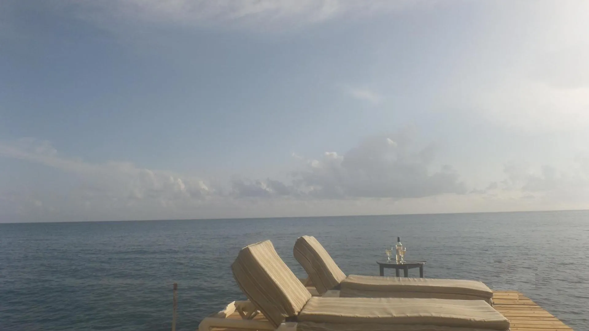 sunbed in Shipwatcher Studio w/Mezzanine