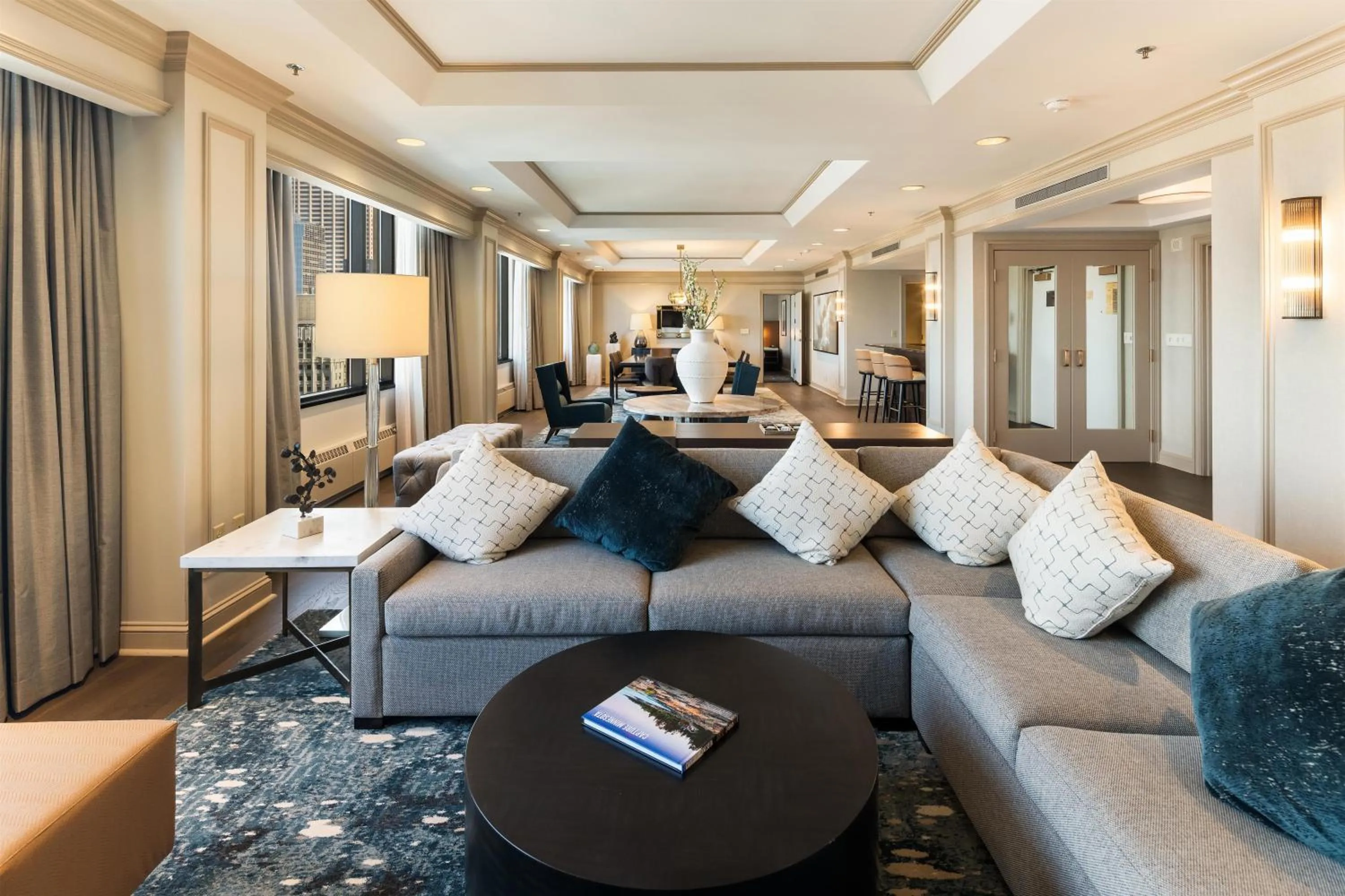 Living room in Hilton Minneapolis